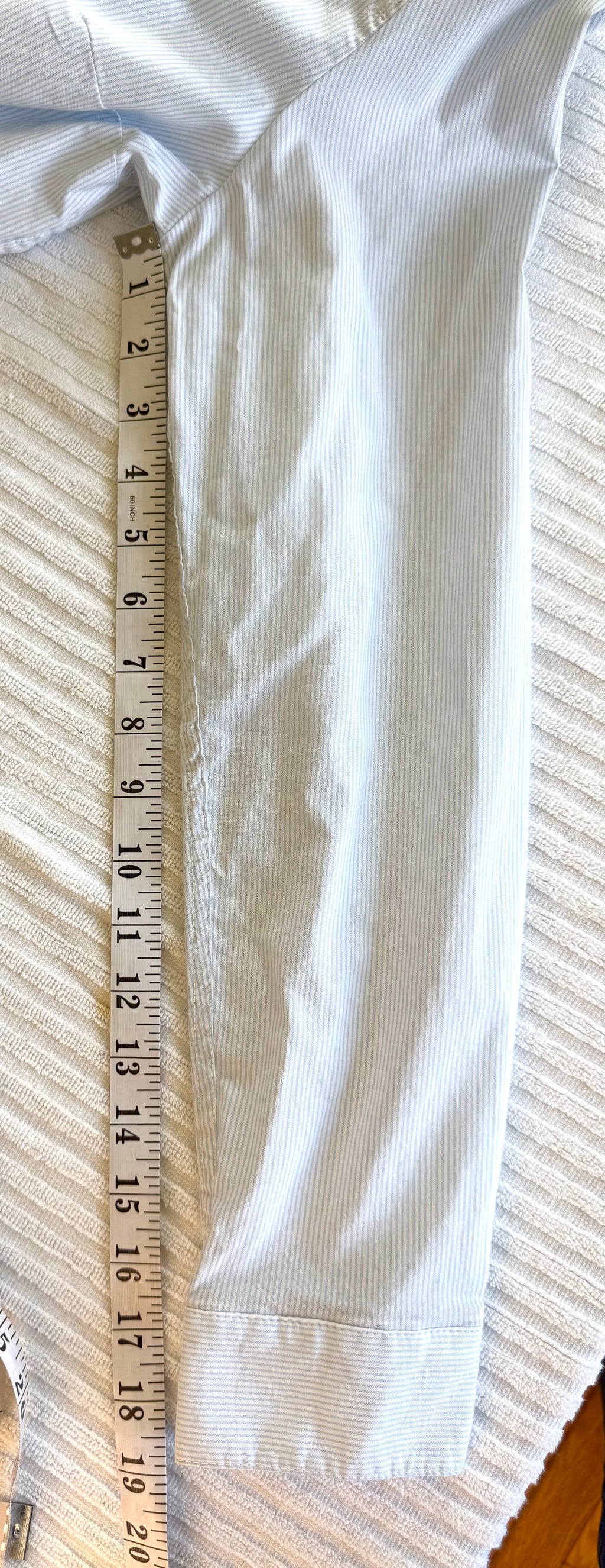 100% Cotton Tommy Hilfiger Classic Button Front Shirt | Size M measuring 19" sleeve 