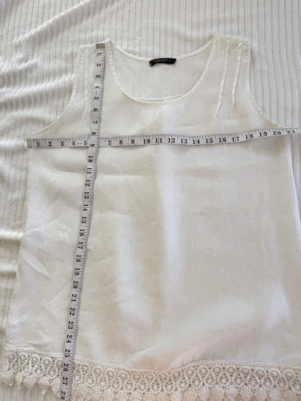 100% Linen Made in Italy Lungo L'Arno Sleeveless Top | Size L at Blue Sparrow Shop measuring 42" bust and 28" length