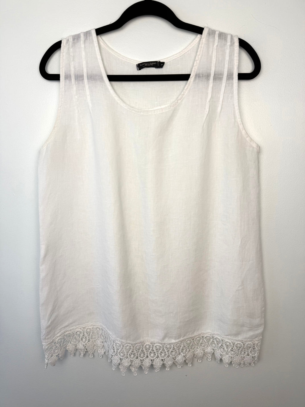 100% Linen Made in Italy Lungo L'Arno Sleeveless Top | Size L at Blue Sparrow Shop on hanger