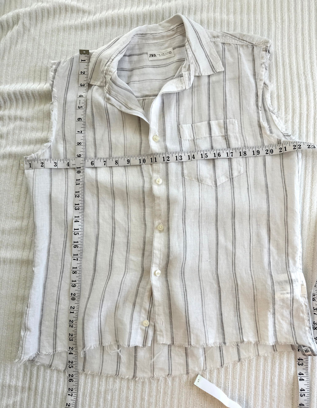 100% Linen Zara Sleeveless Button Front Top | Size M at Blue Sparrow Shop  measuring 44" bust and 24-26" shoulder to hem 