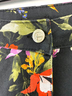 67% cotton Tricotto black tropical botanical floral skinny pants  size 10 Canadian brand — Blue Sparrow Shop  close up of button