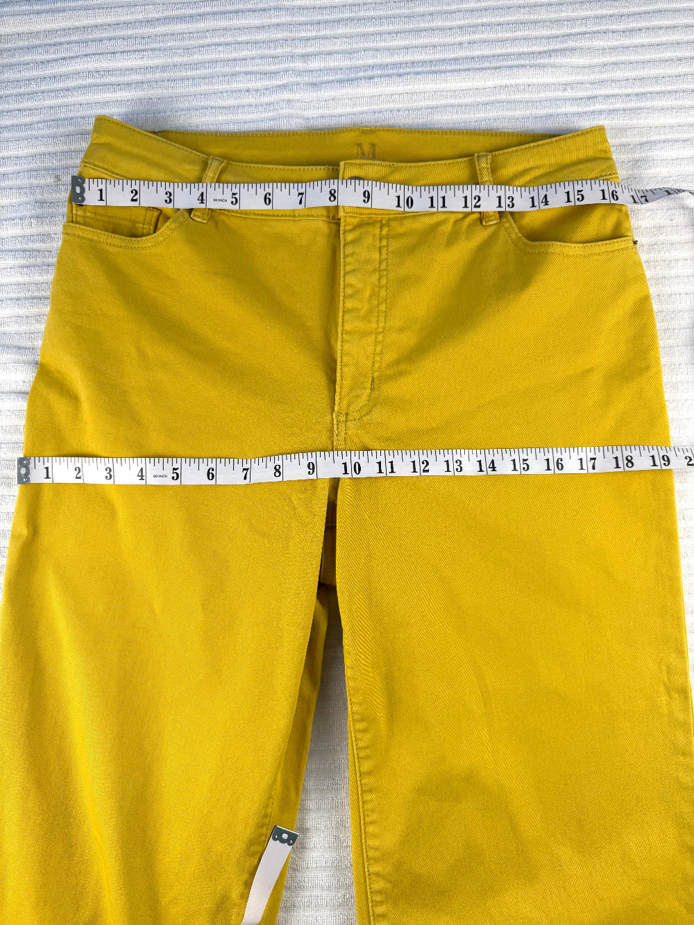 98% Cotton Melanie Lyne Wide-Leg Crop Pants | Size 8 at Blue Sparrow Shop  measuring 32" waist and 38" hips 