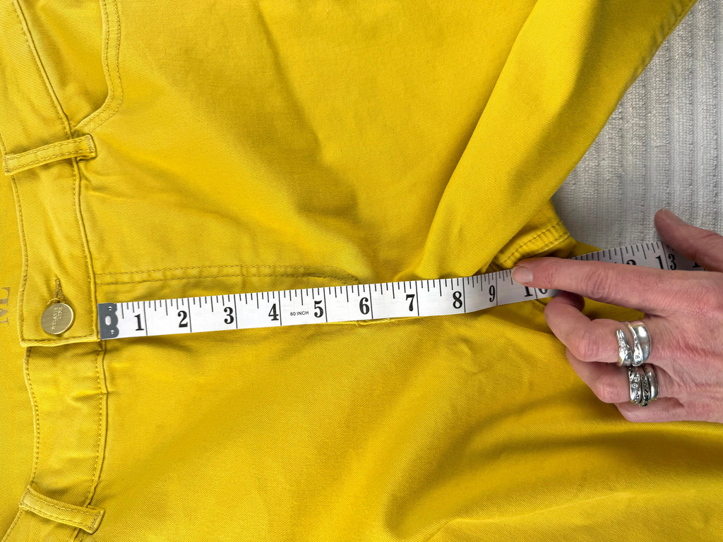 98% Cotton Melanie Lyne Wide-Leg Crop Pants | Size 8 at Blue Sparrow Shop  measuring 9.5" rise
