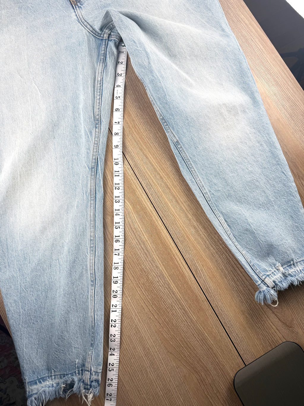 Abercrombie & Fitch Curve Love high rise mom jeans light wash distressed denim  27" inseam 