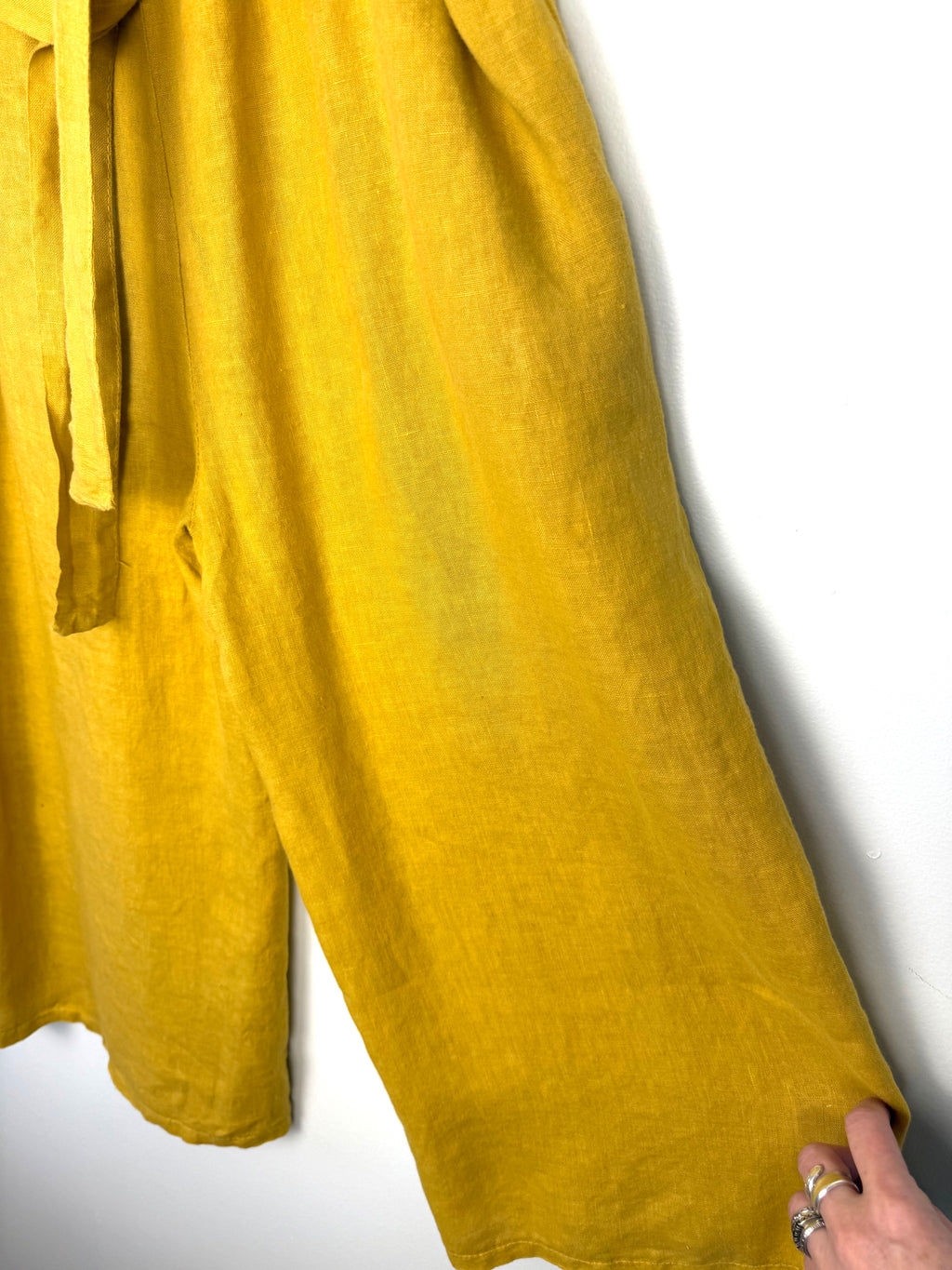 Alessia Santi Linen Wide Leg Pants showing culotte style cut 