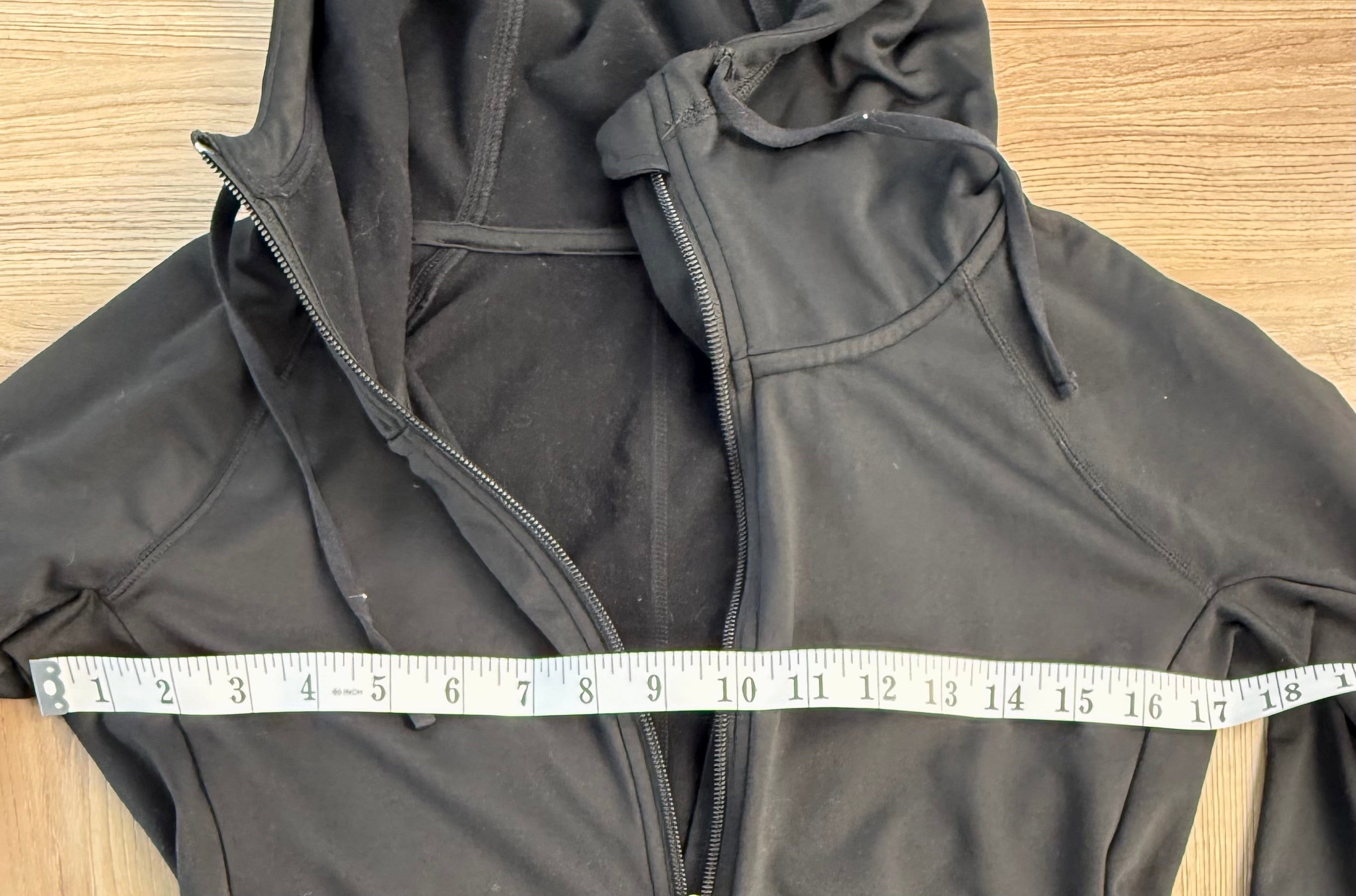 Alo hoodie measuring 34" bust