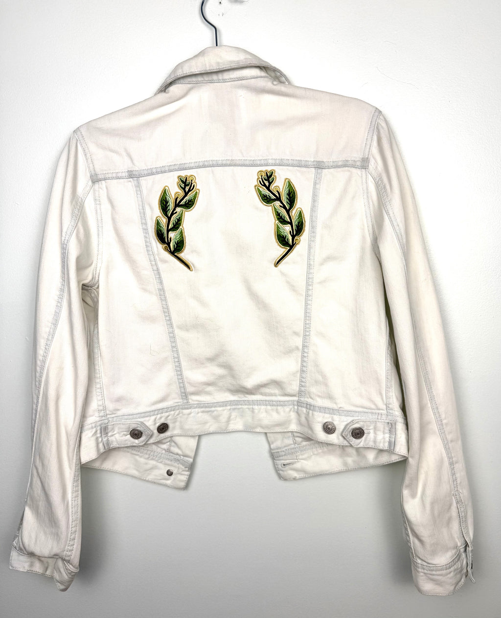 Aritzia Talula Distressed cropped denim jacket with leaf emblem on back 