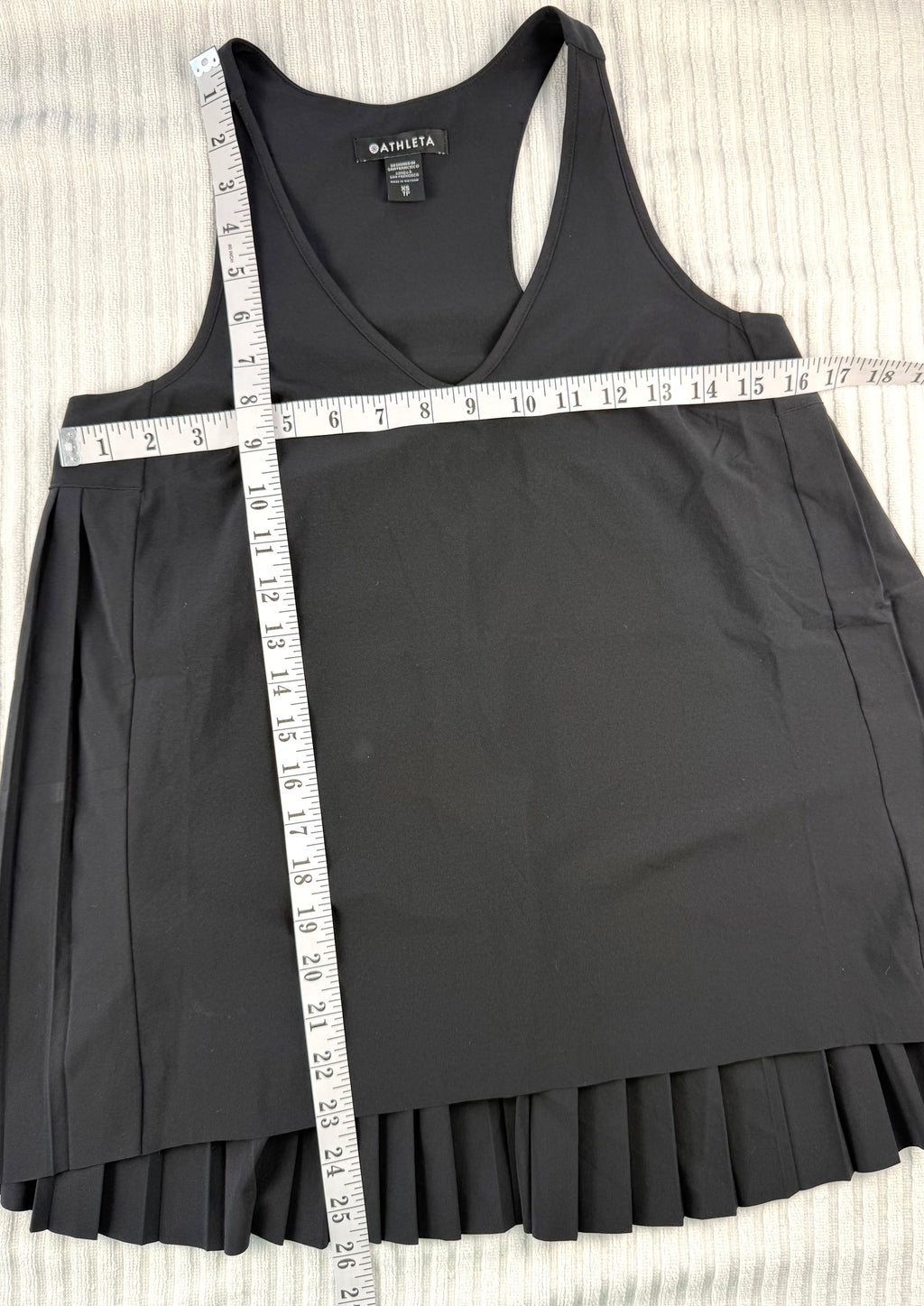 Athleta Black Pleated Flowy Tank Top at Blue Sparrow Shop measuring 32" bust and 26" shoulder to hem 