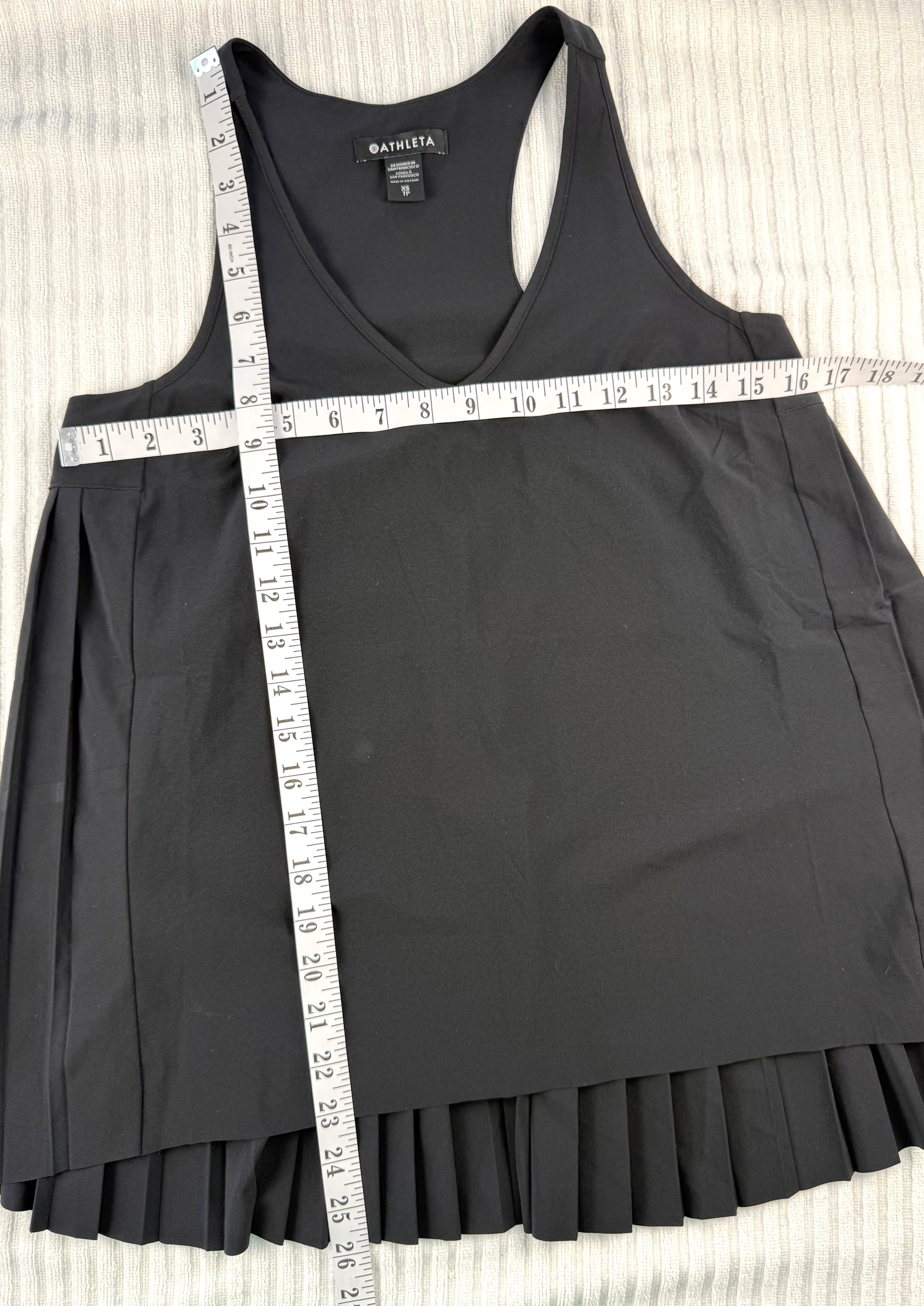 Athleta Black Pleated Flowy Tank Top at Blue Sparrow Shop measuring 32" bust and 26" shoulder to hem 