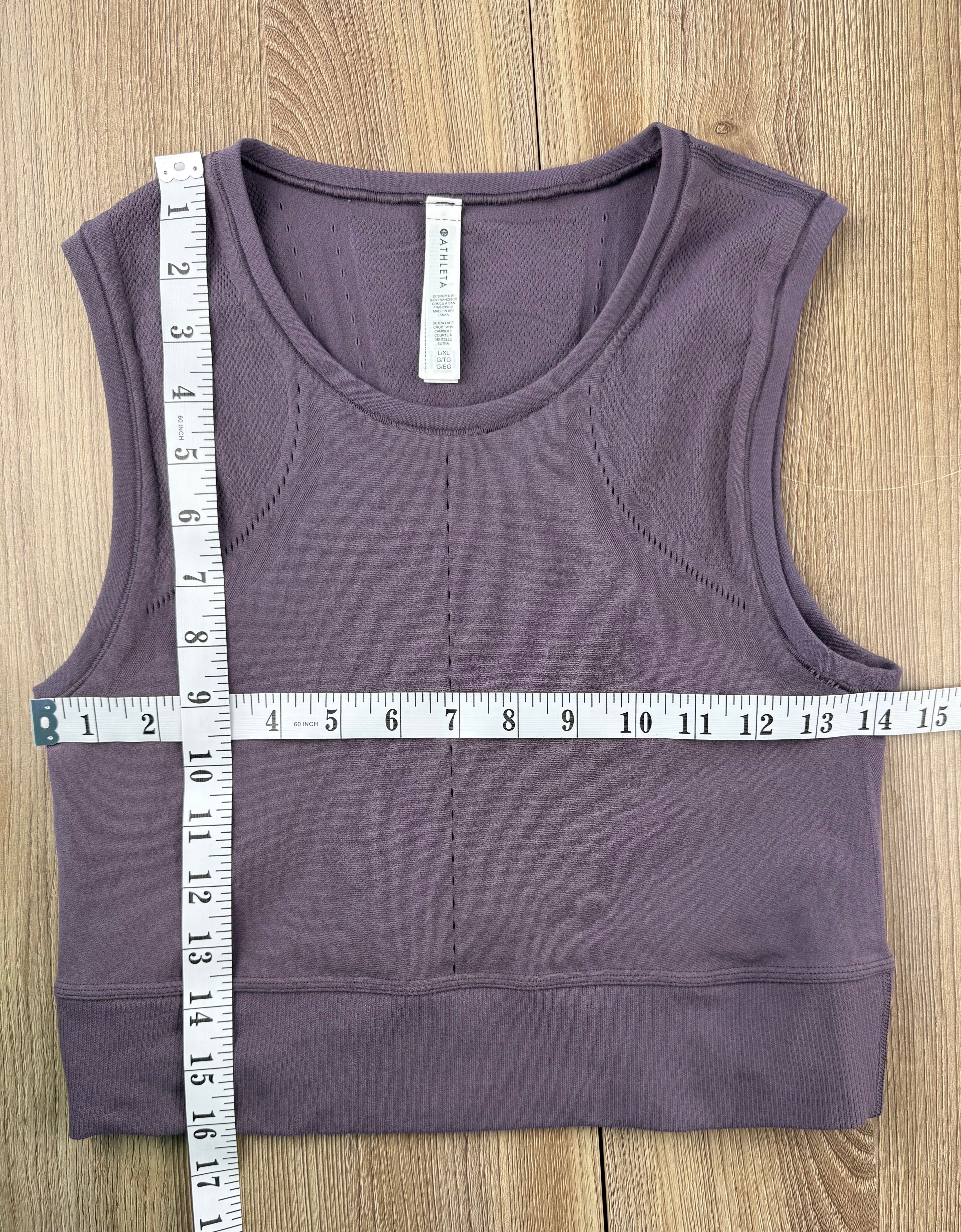 Athleta cropped tank measuring 16" shoulder to hem and 28" bust 