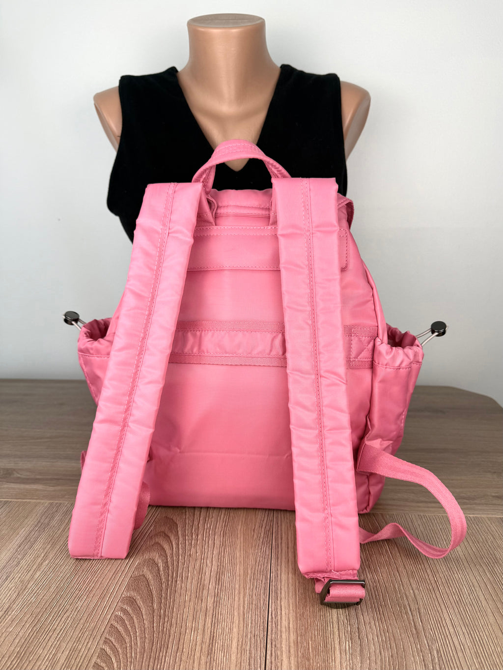 Lug Wiffle backpack showing padded straps