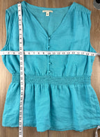 Banana Republic 100% Linen Smocked Waist V-Neck Blouse Aqua Coloured | Size L at Blue Sparrow Shop Canadian Resale Reimagined  measuring 40" bust and 26" shoulder to hem 