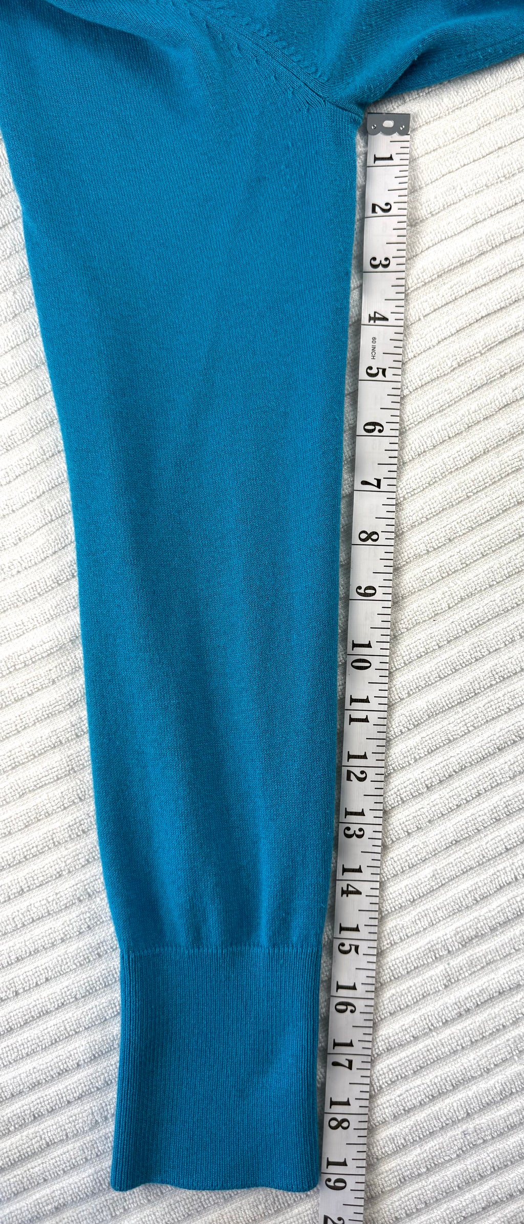 Banana Republic Fitted Cardigan | Size L  at Blue Sparrow Shop measuring 19" sleeve 
