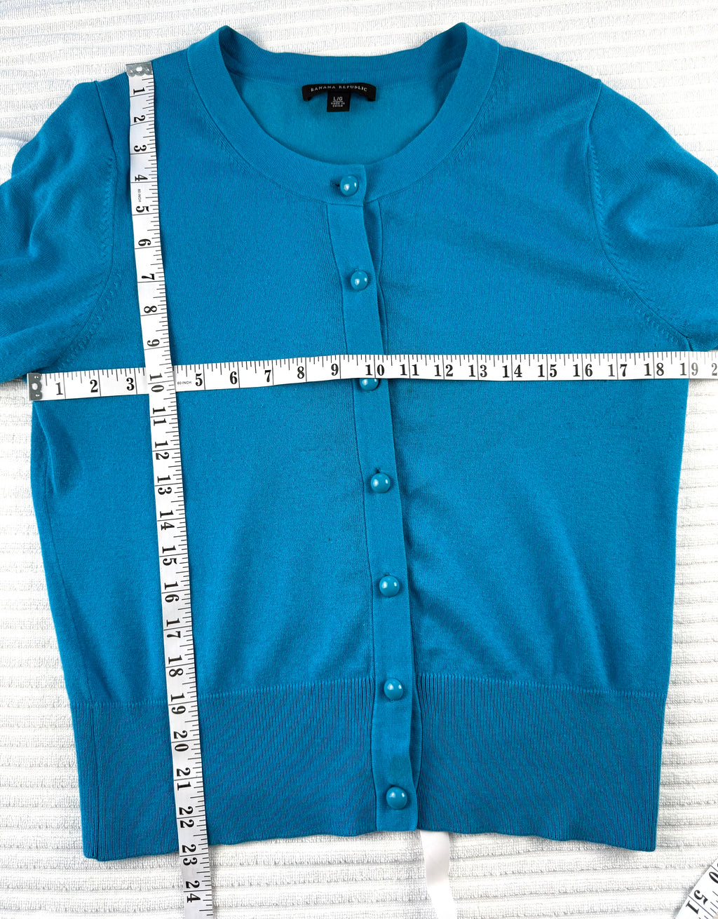 Banana Republic Fitted Cardigan | Size L  at Blue Sparrow Shop measuring 38" bust and 23" shoulder to hem 
