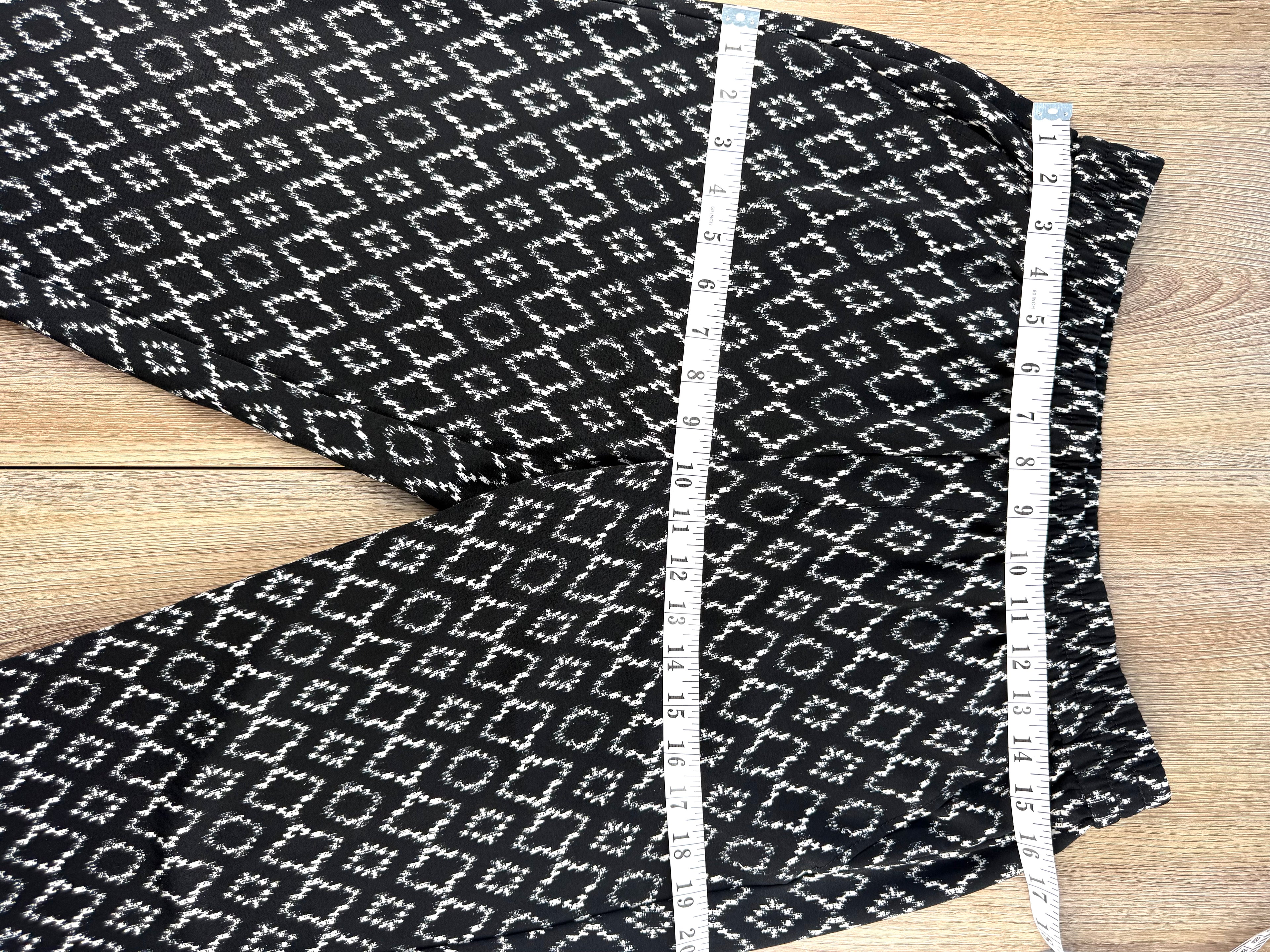 Banana Republic Ikat Print Pants measuring 32" waist and 40" hips 