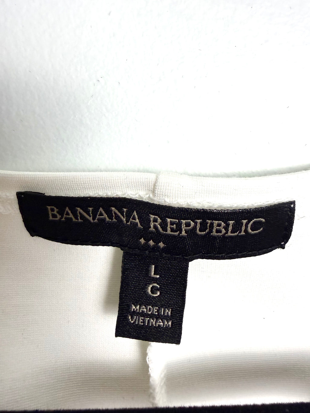 Banana Republic label size L inside sleeveless top 