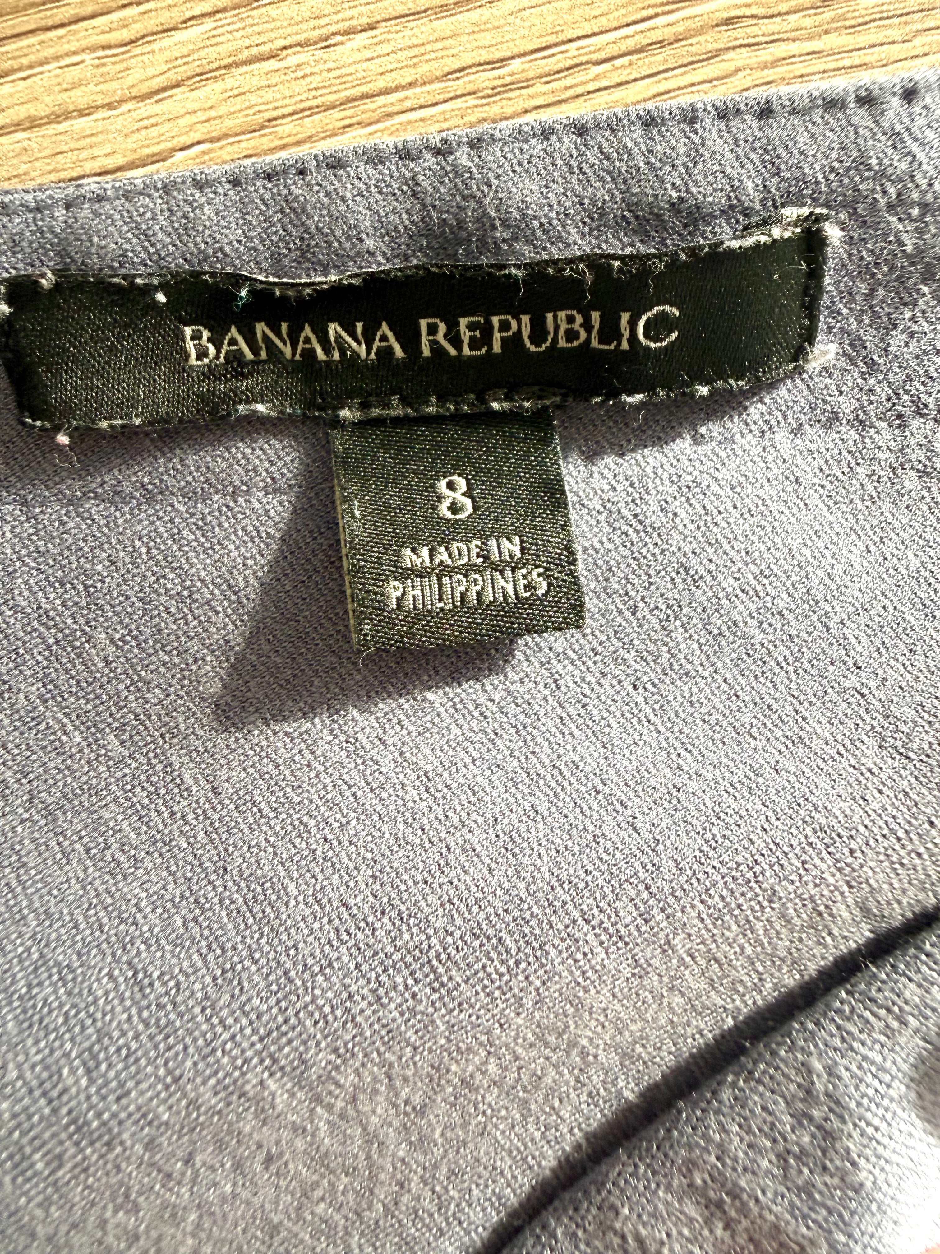 Banana Republic size 8 clothing label close up