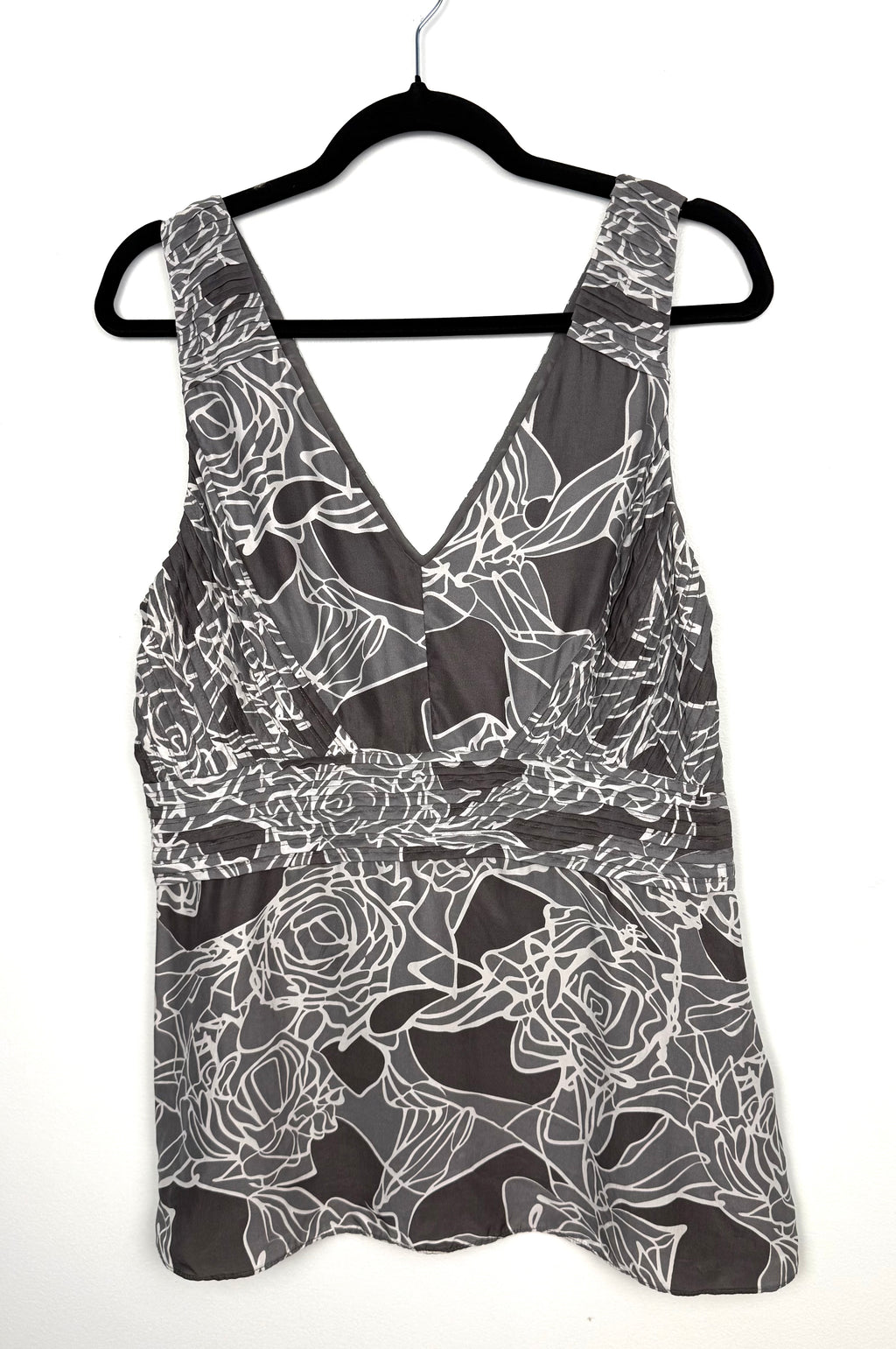 Banana Republic sleeveless V neck blouse grey white floral size 12 front view