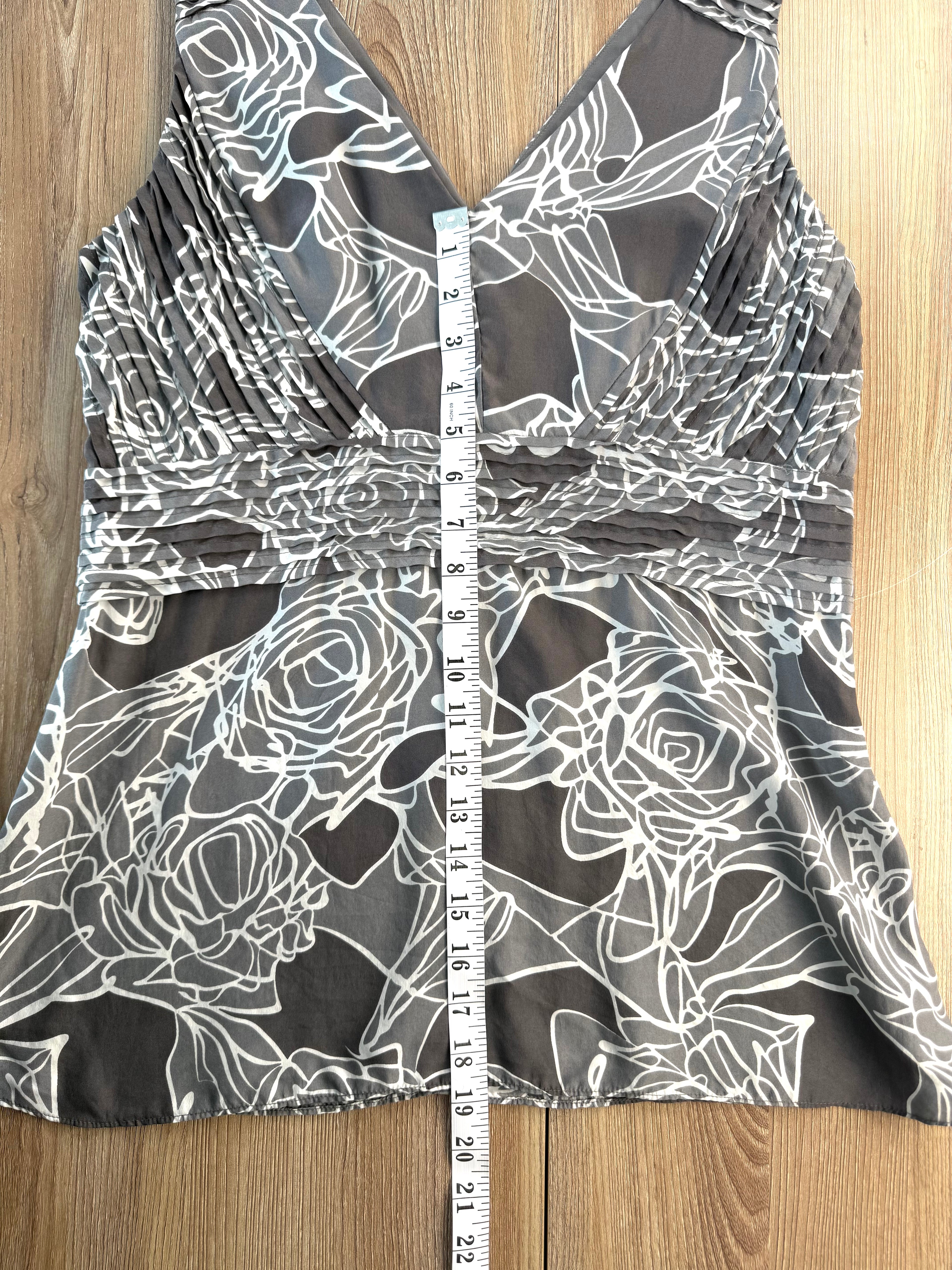 Banana Republic top sleeveless top with peplum waist measuring 19" from neckline to hem