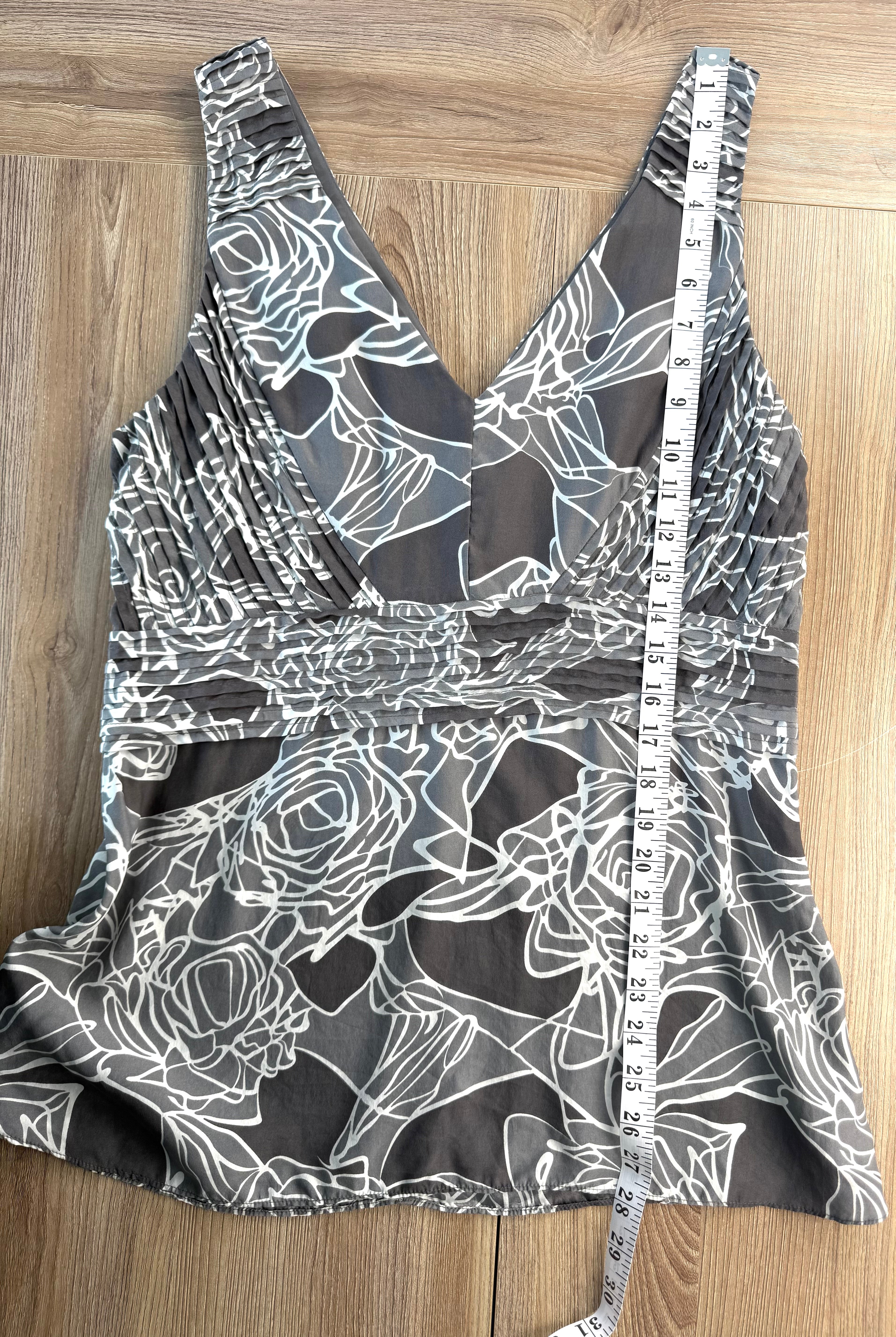 Banana Republic top sleeveless top with peplum waist measuring 28" from shoulder to hem