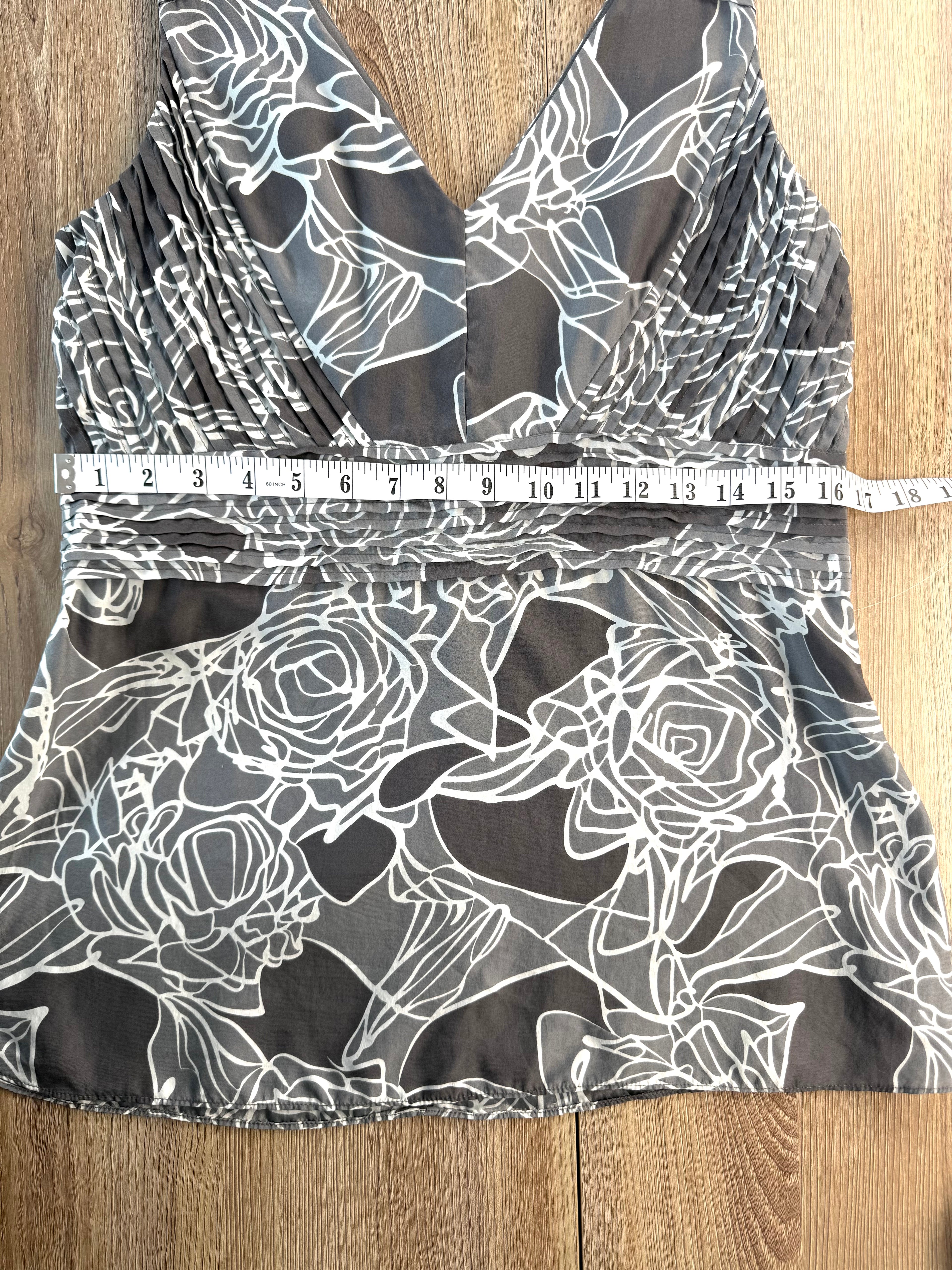 Banana Republic top sleeveless top with peplum waist measuring 32" bust