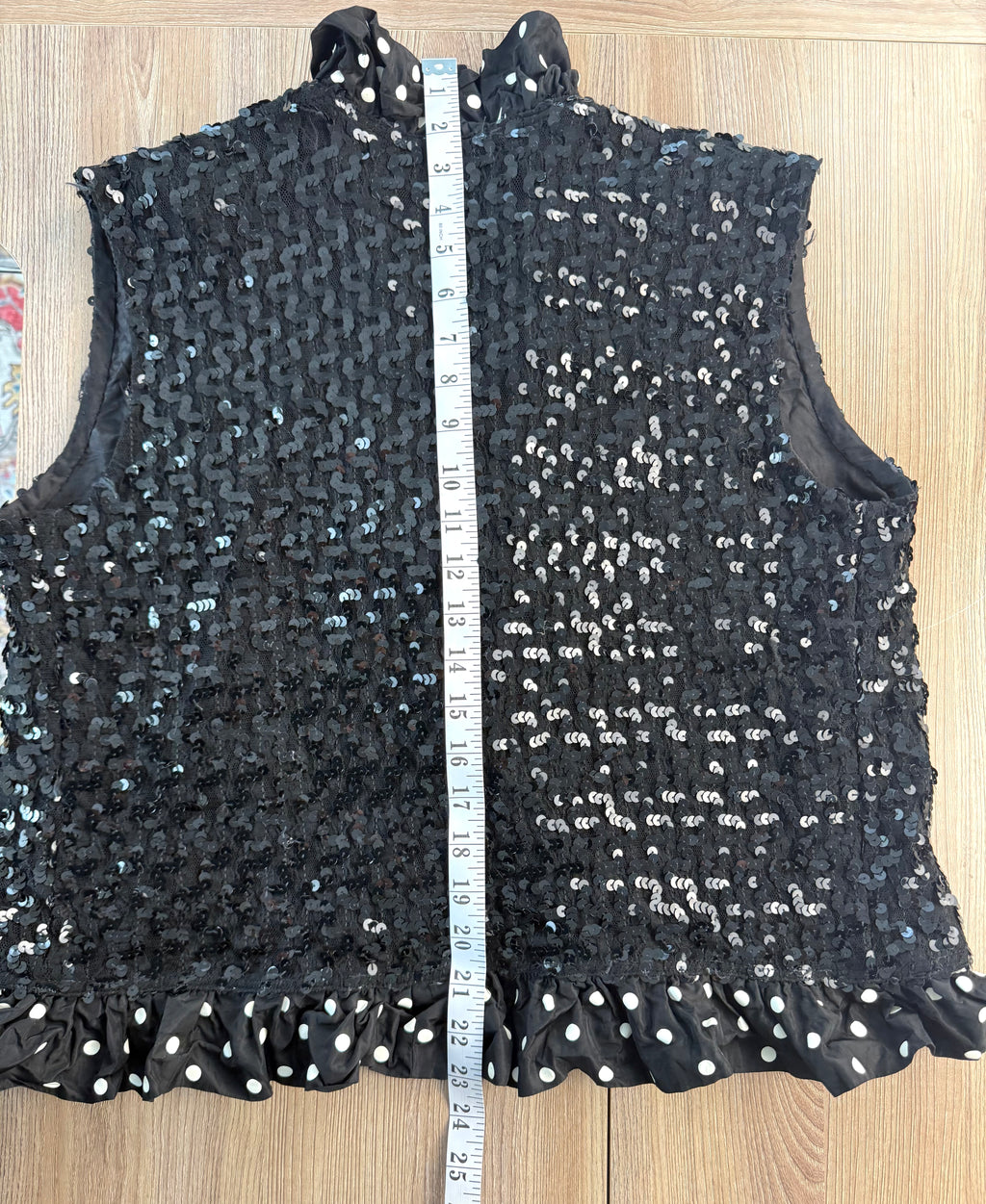 Black sequinned jacket - casual glamour jacket - 80's sequinned jacket measuring 23" from back of neck to hem