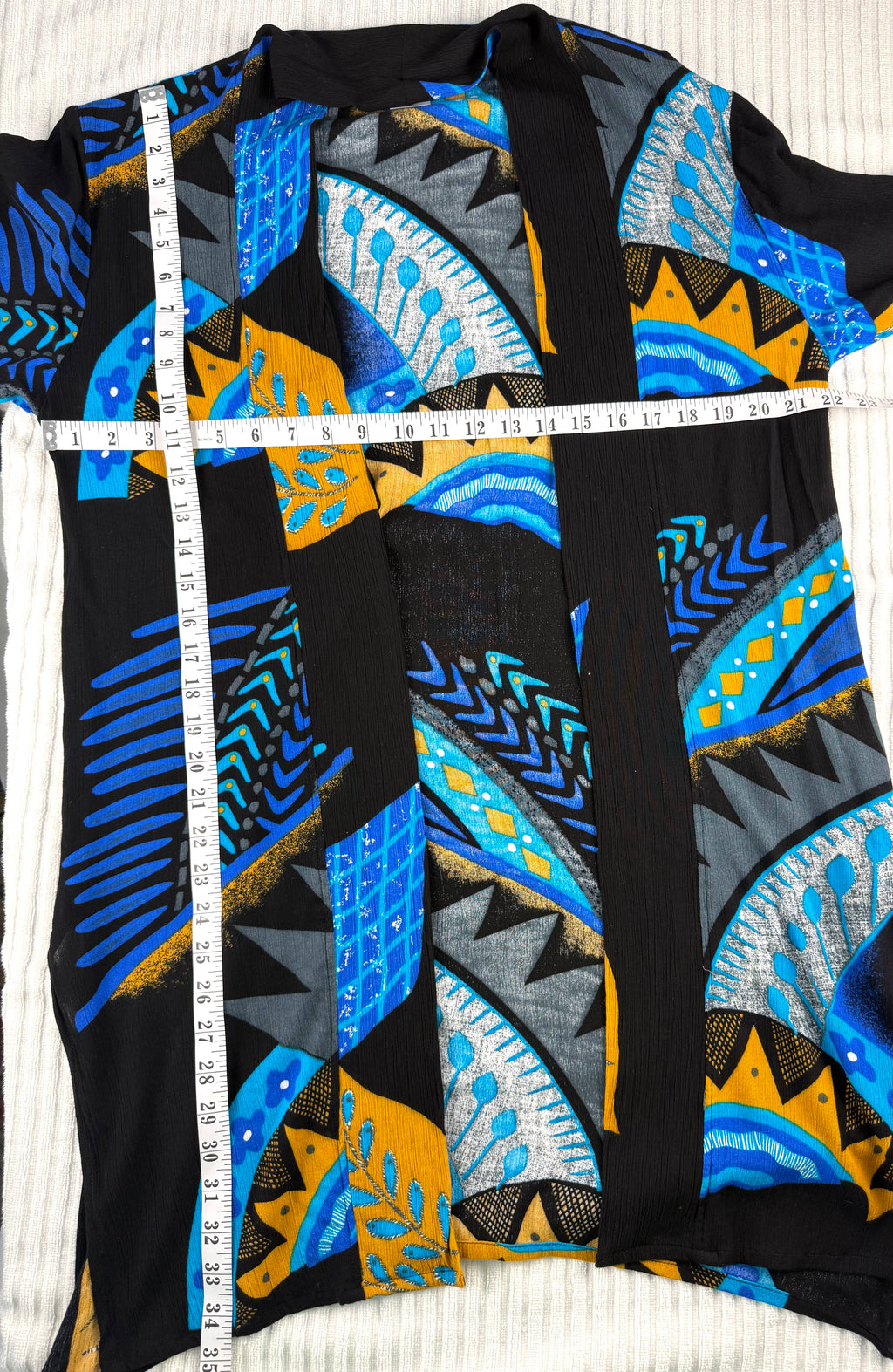 Bold Geometric Print Open Kimono Cardigan | Size M at Blue Sparrow Shop  measuring 44" bust and 34" shoulder to hem 