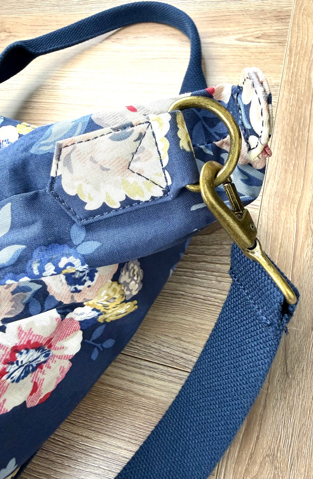 Cath Kidston Floral Weekender Bag  strap hook 