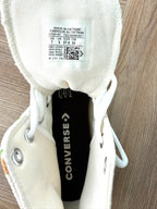 Converse interior size label showing women’s US 7 EU 37.5.