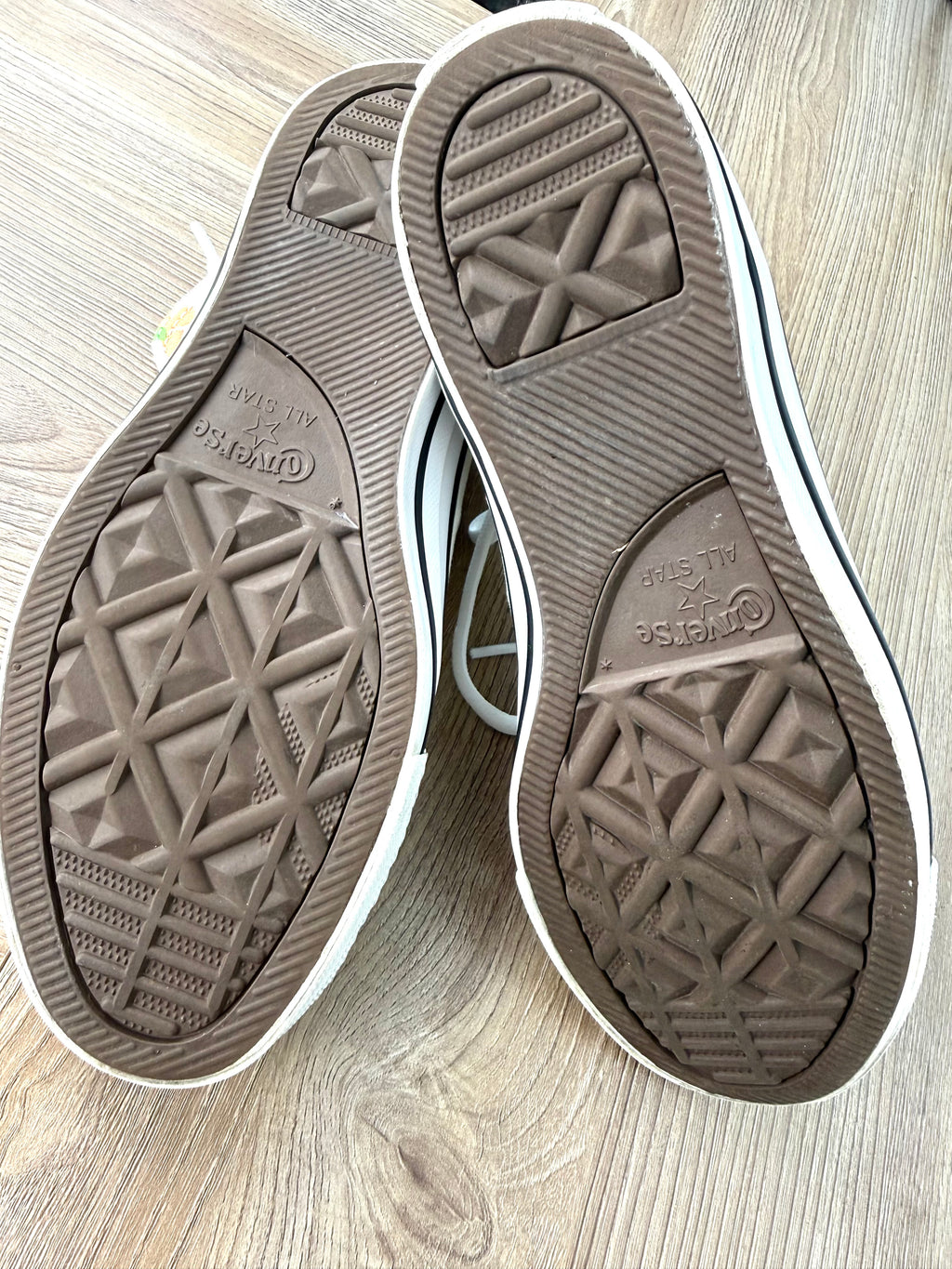 Converse rubber outsole tread pattern showing no wear and good condition.