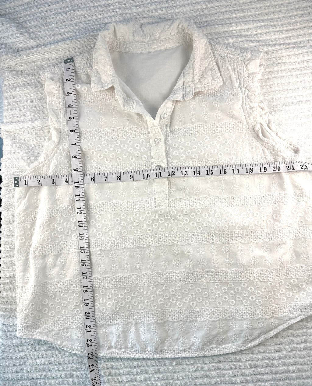 Cotton White Eyelet Top | Size M at Blue Sparrow Shop measuring 44" bust and 23" shoulder to hem 