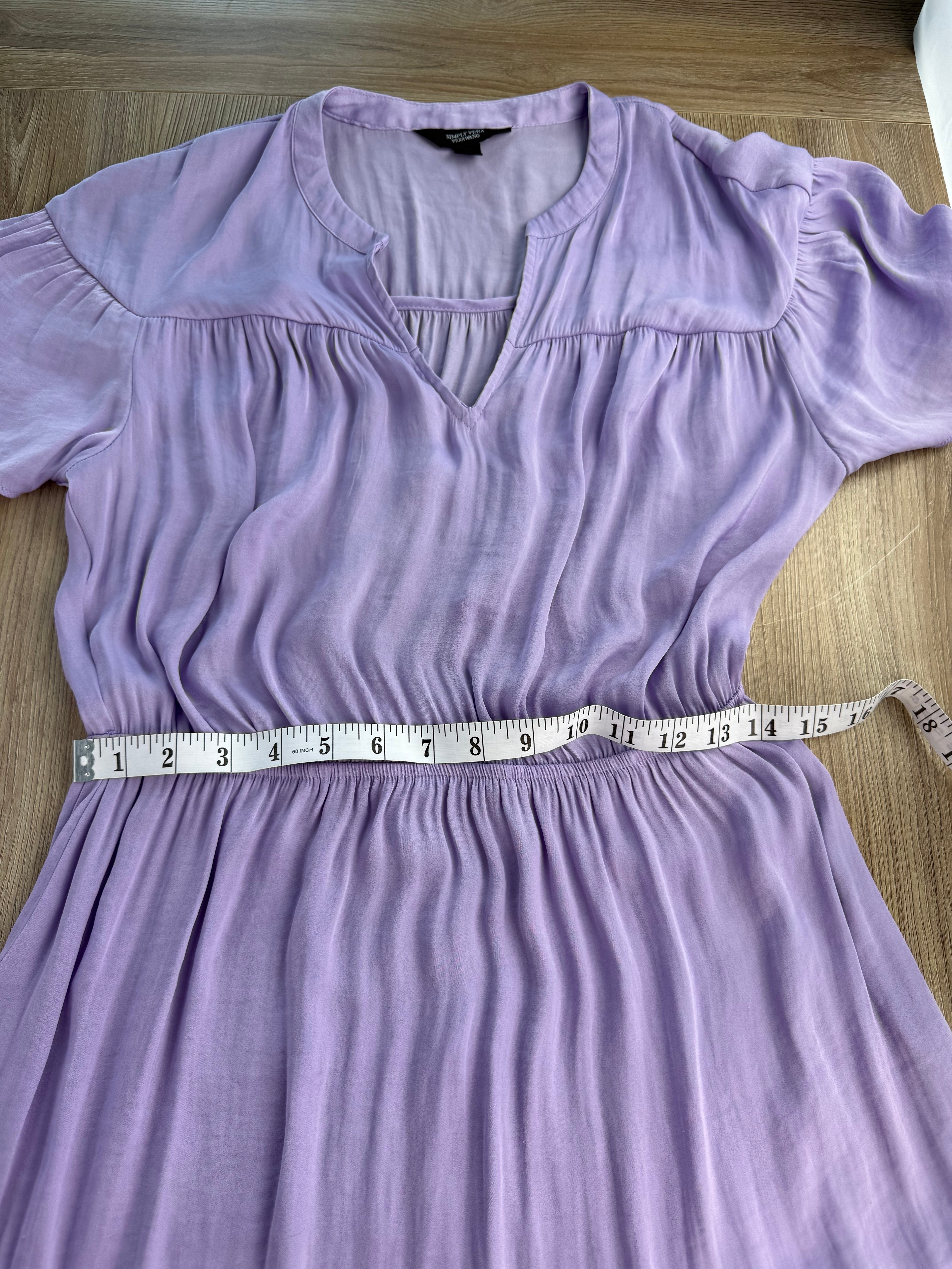 Flouncy Vera Wang Summer Dress measuring 28" elasticized waist relaxed 