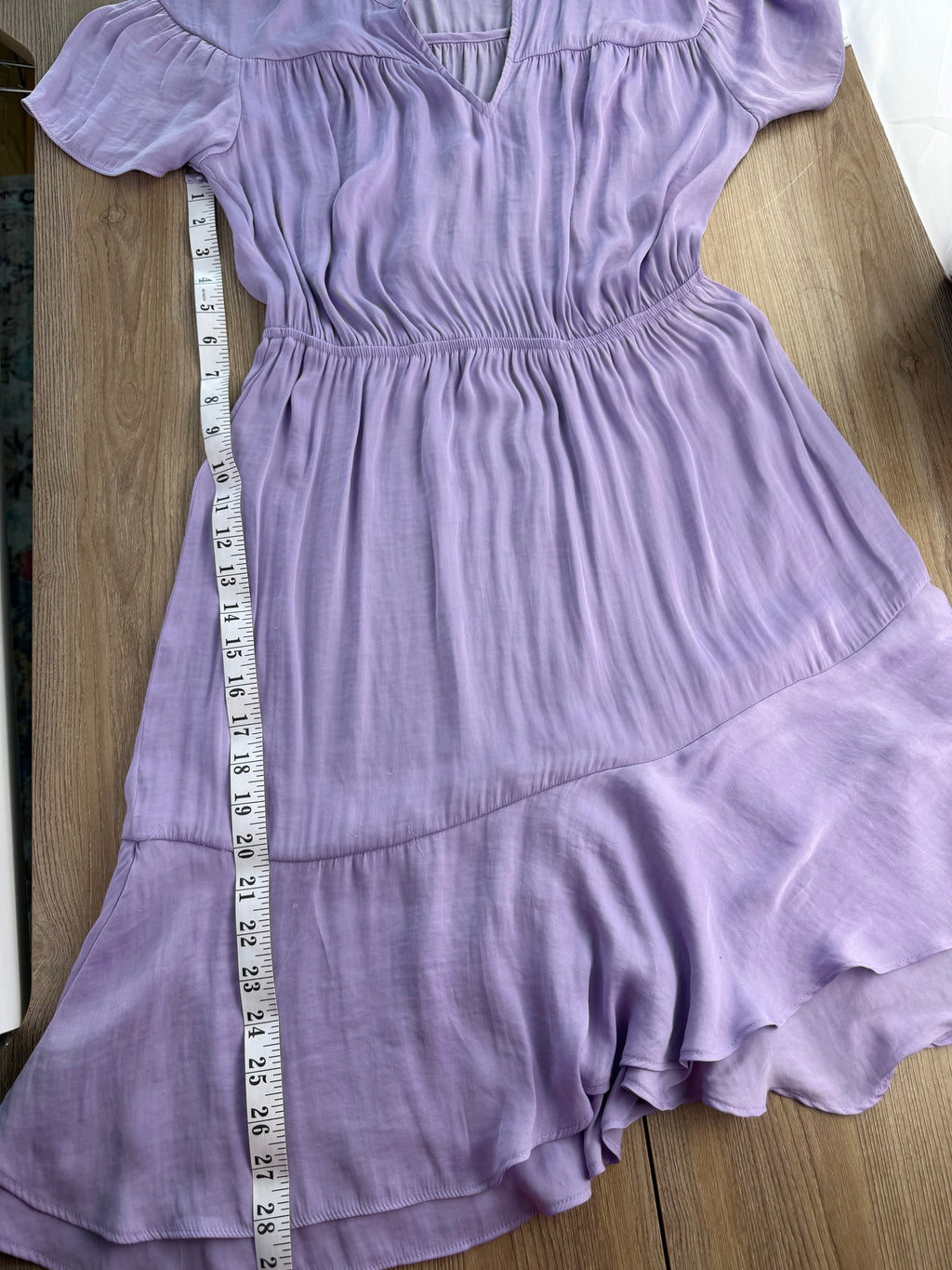 Flouncy Vera Wang Summer Dress measuring 29" from  underarm to hem 