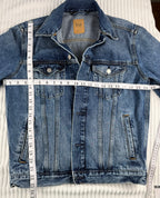 GAP Classic Denim Trucker Jacket | Oversized XS at Blue Sparrow Shop measuring 40" bust and 23" shoulder to hem 