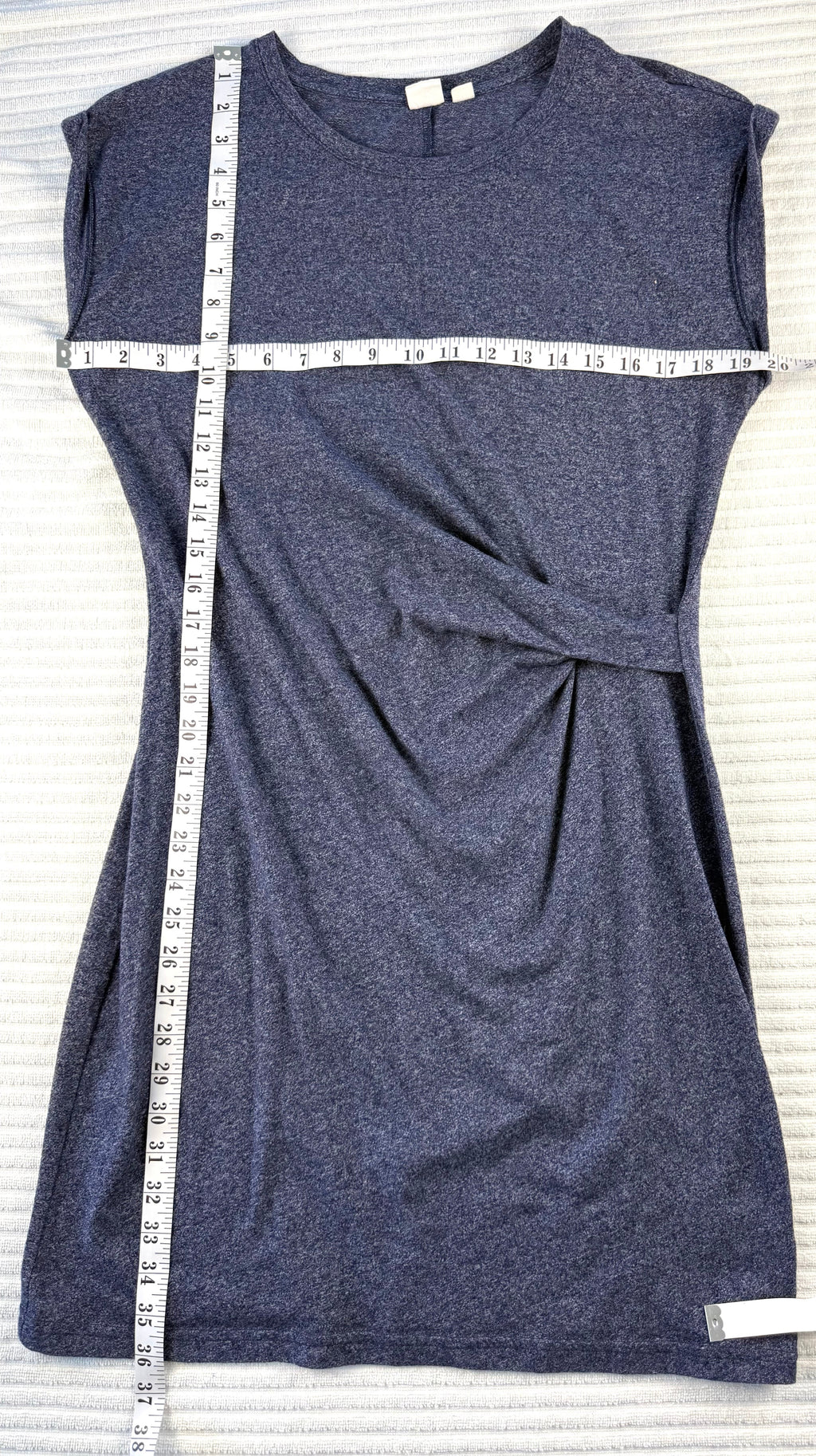 GAP Knotted Universally Flattering T-Shirt Dress | Size M at Blue Sparrow Shop  measuring 38" bust and 36" shoulder to hem 