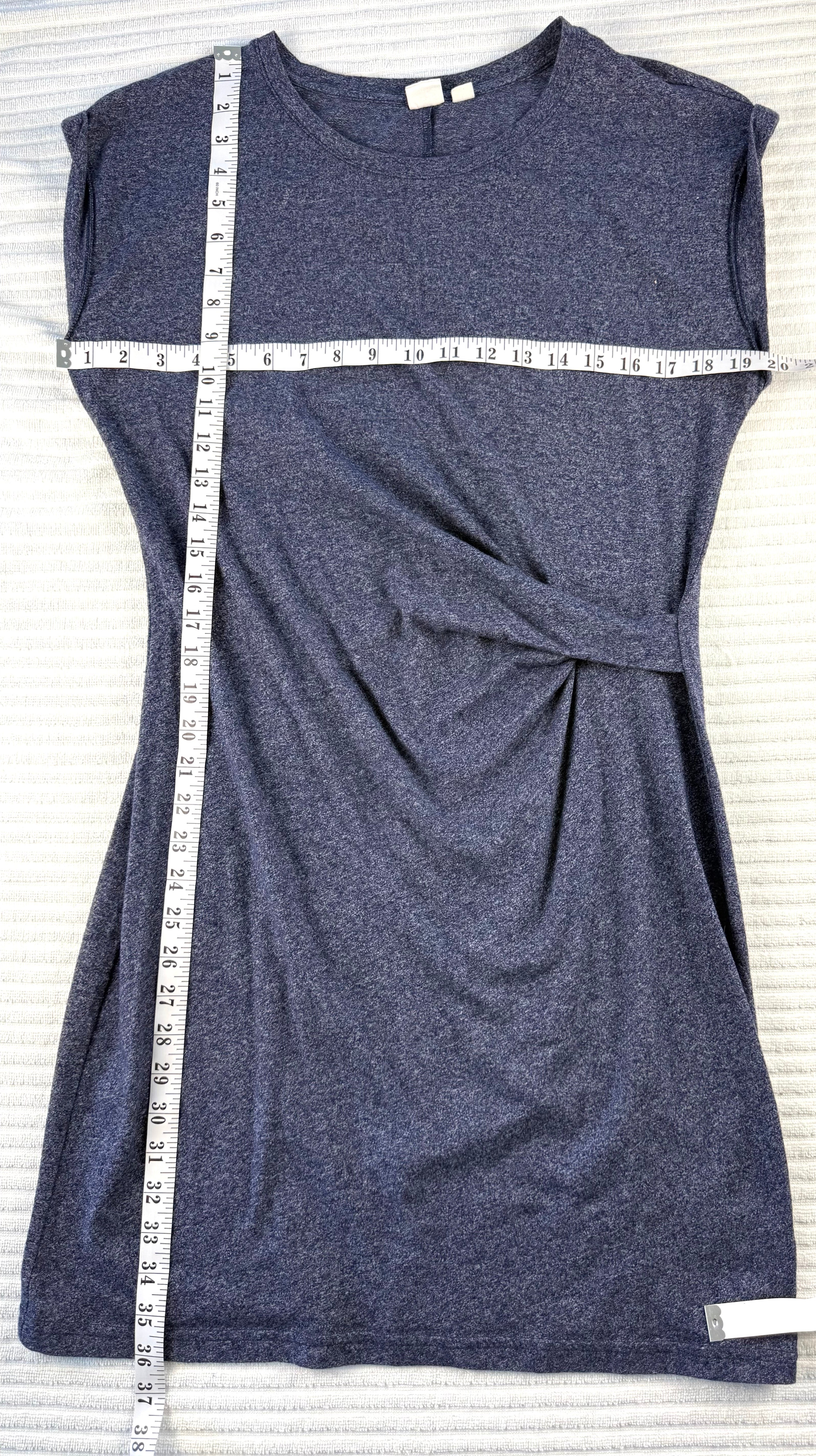 GAP Knotted Universally Flattering T-Shirt Dress | Size M at Blue Sparrow Shop  measuring 38" bust and 36" shoulder to hem 