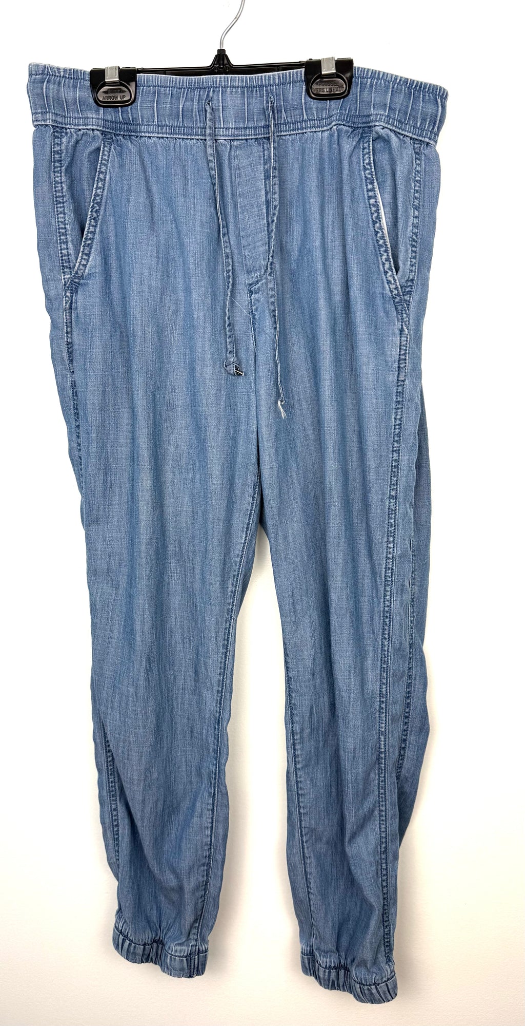 Gap brand women’s chambray jogger pants \ jeans on hanger 