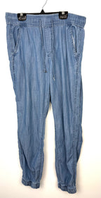 Gap brand women’s chambray jogger pants \ jeans on hanger 