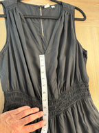 Gap jumpsuit measuring bottom of vnck to waist 8"