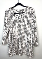 Habitat Striped Tunic Top Black and White Abstract Hem Habitat top resale on hanger