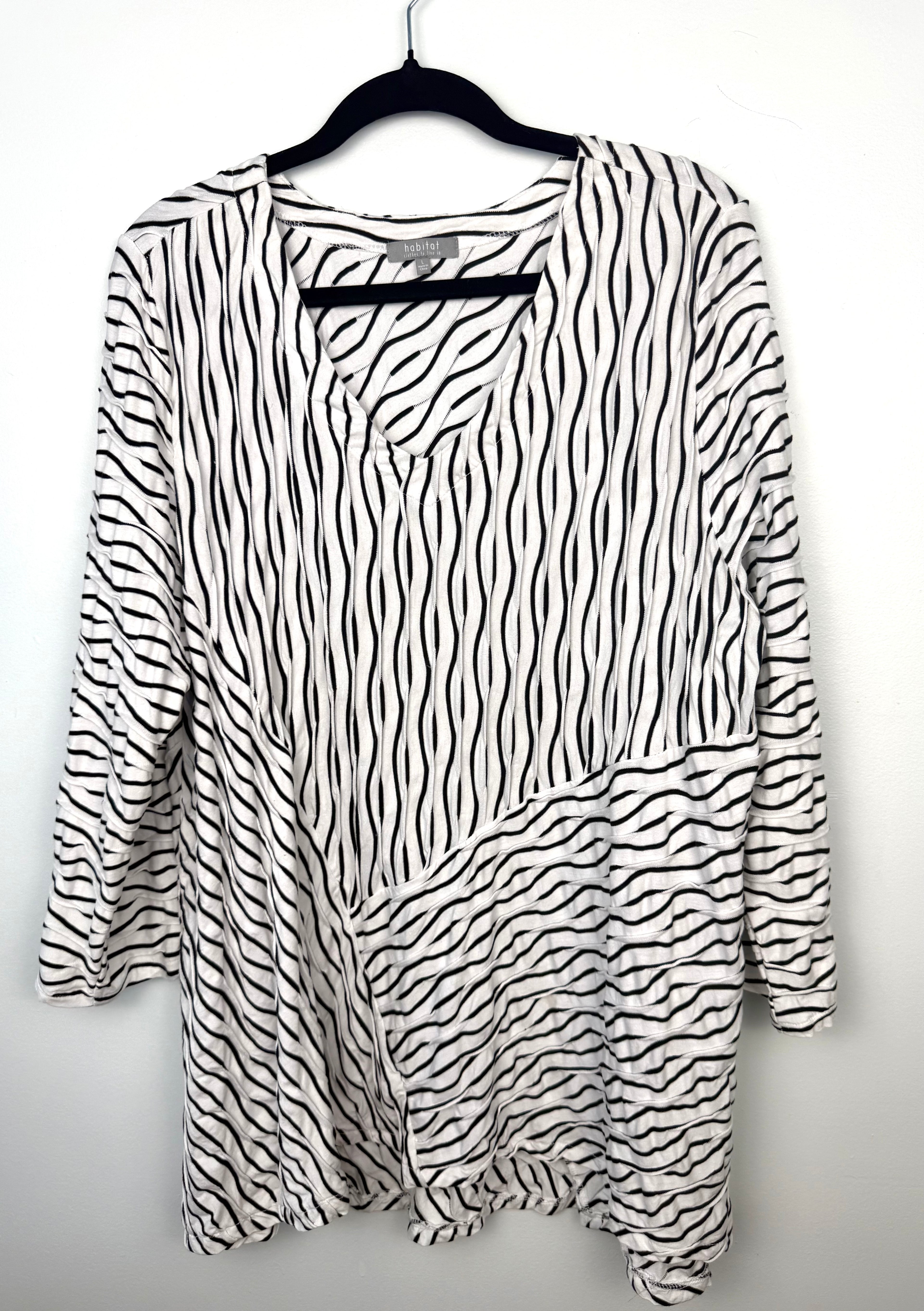 Habitat Striped Tunic Top Black and White Abstract Hem Habitat top resale on hanger