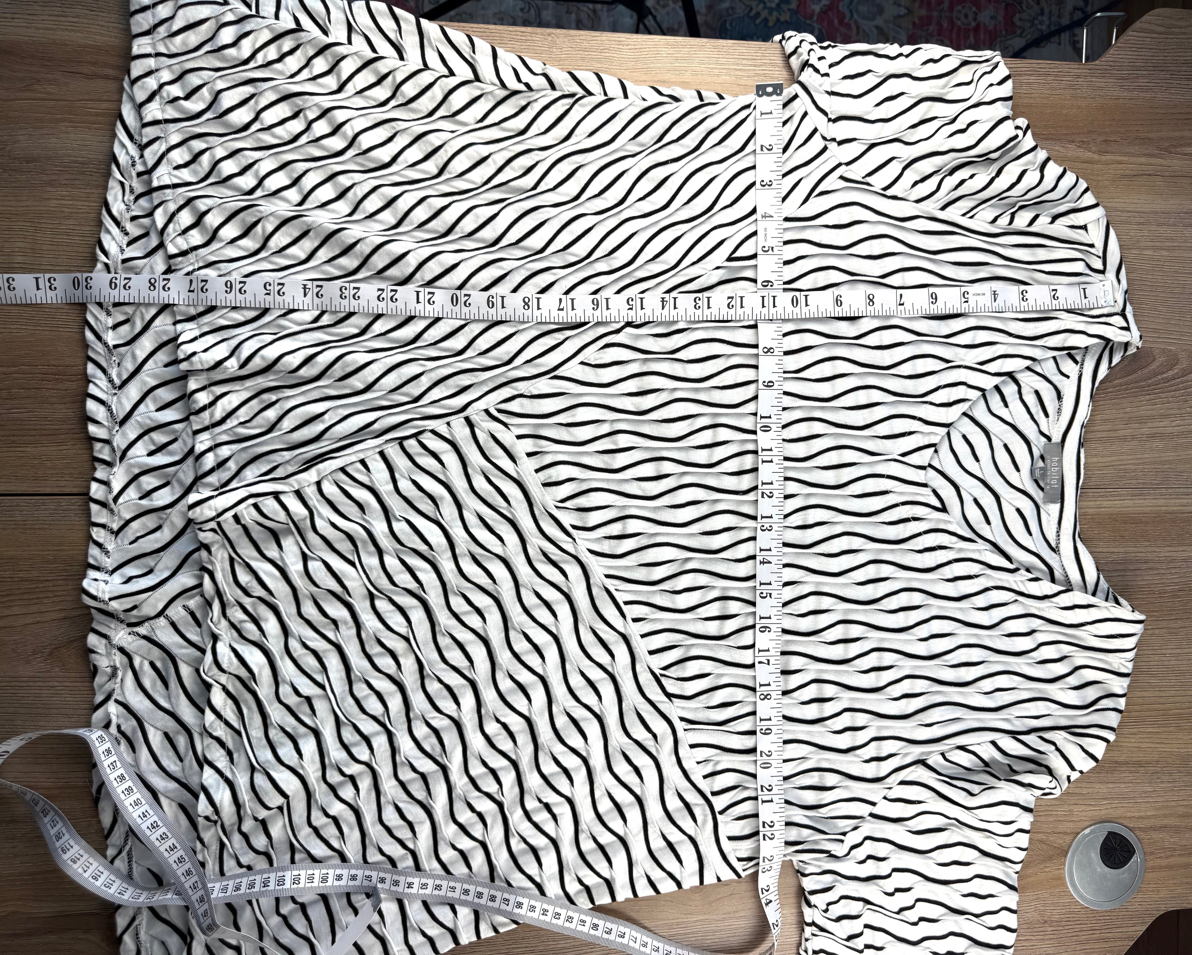Habitat Striped Tunic Top Black and White Abstract Hem Habitat top resale measuring 46" bust shoulder to hem 28" front and 30" back