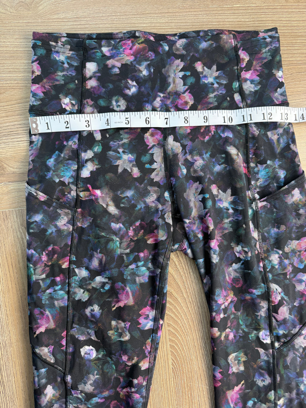 Lululemon floral capris | Size 6
