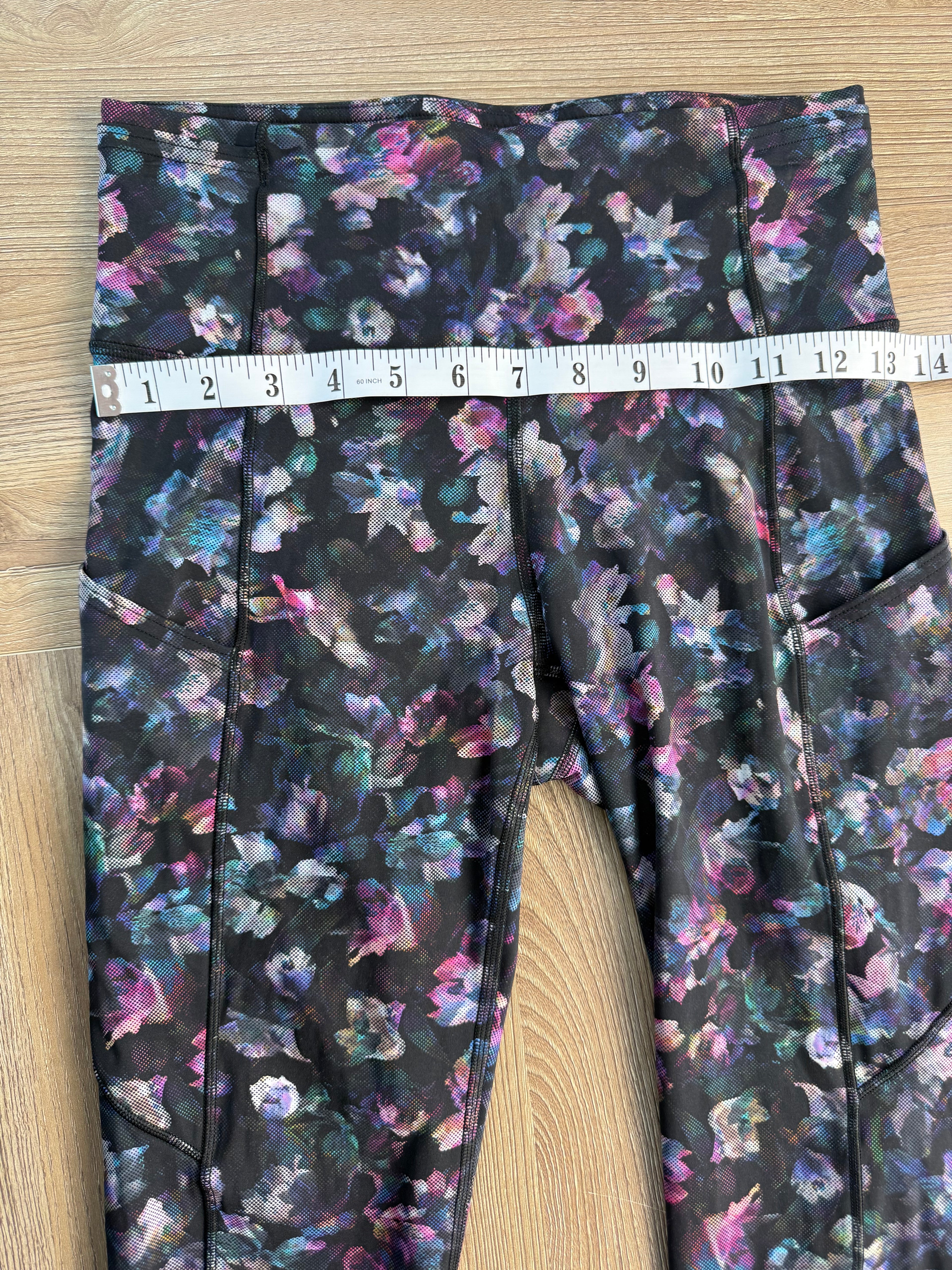 Lululemon floral capris | Size 6