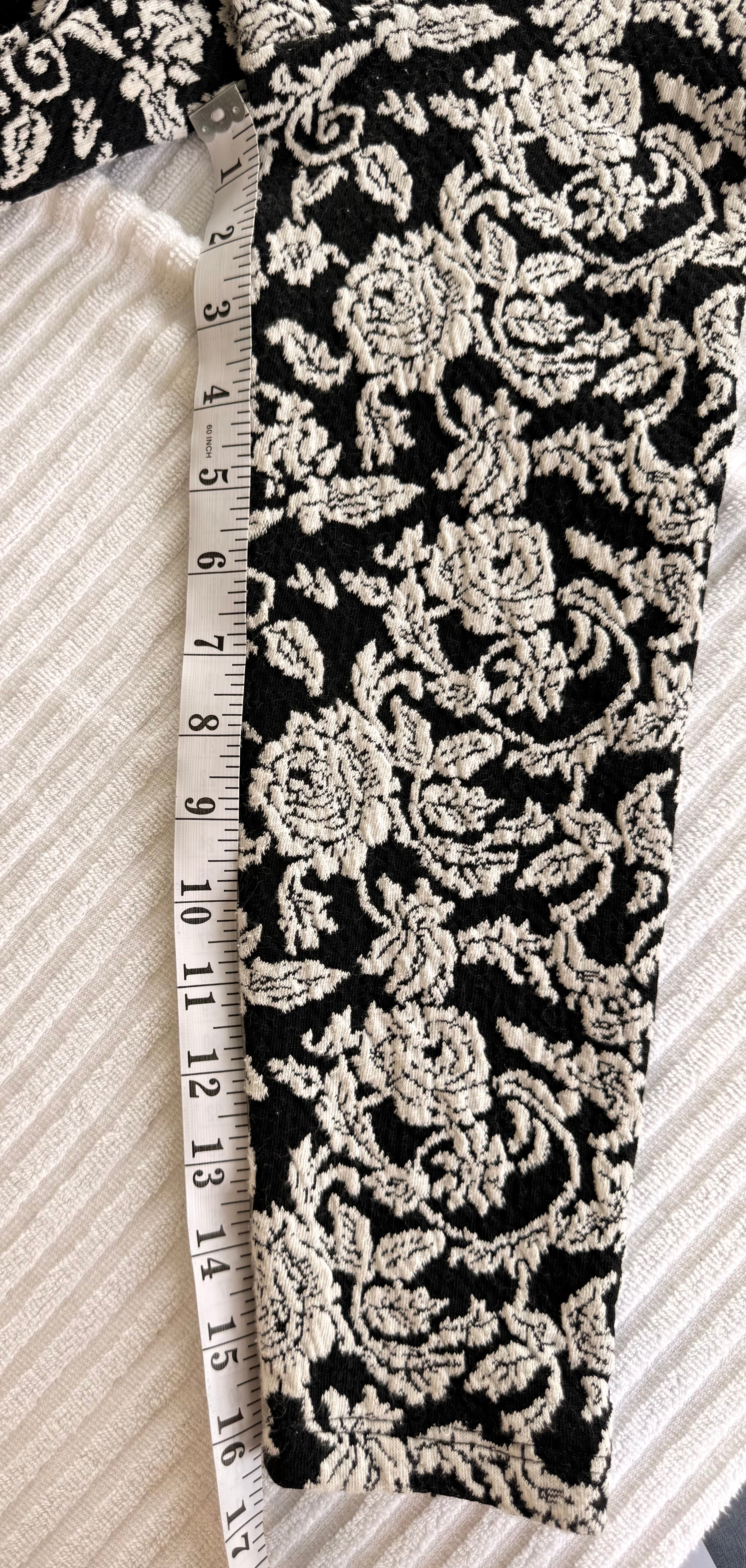 Joules Black & Cream Floral Jacquard Tunic Dress | Size 8 measuring 16" sleeve