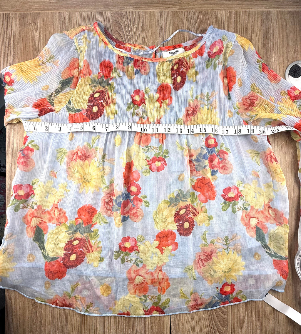 Kensie floral sheer top measuring 40" bust 