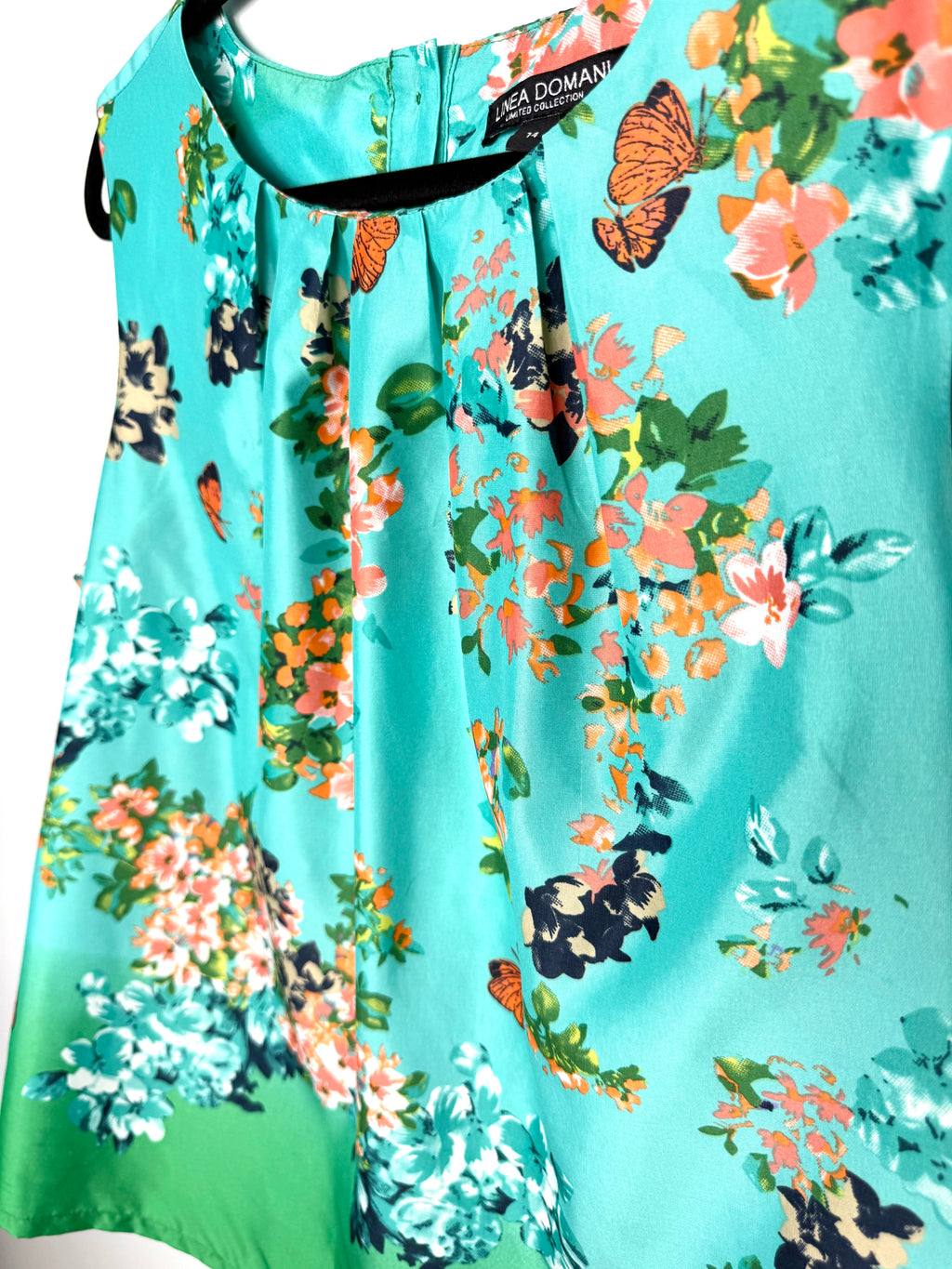 Linea Domani sleeveless floral blouse close up of pattern