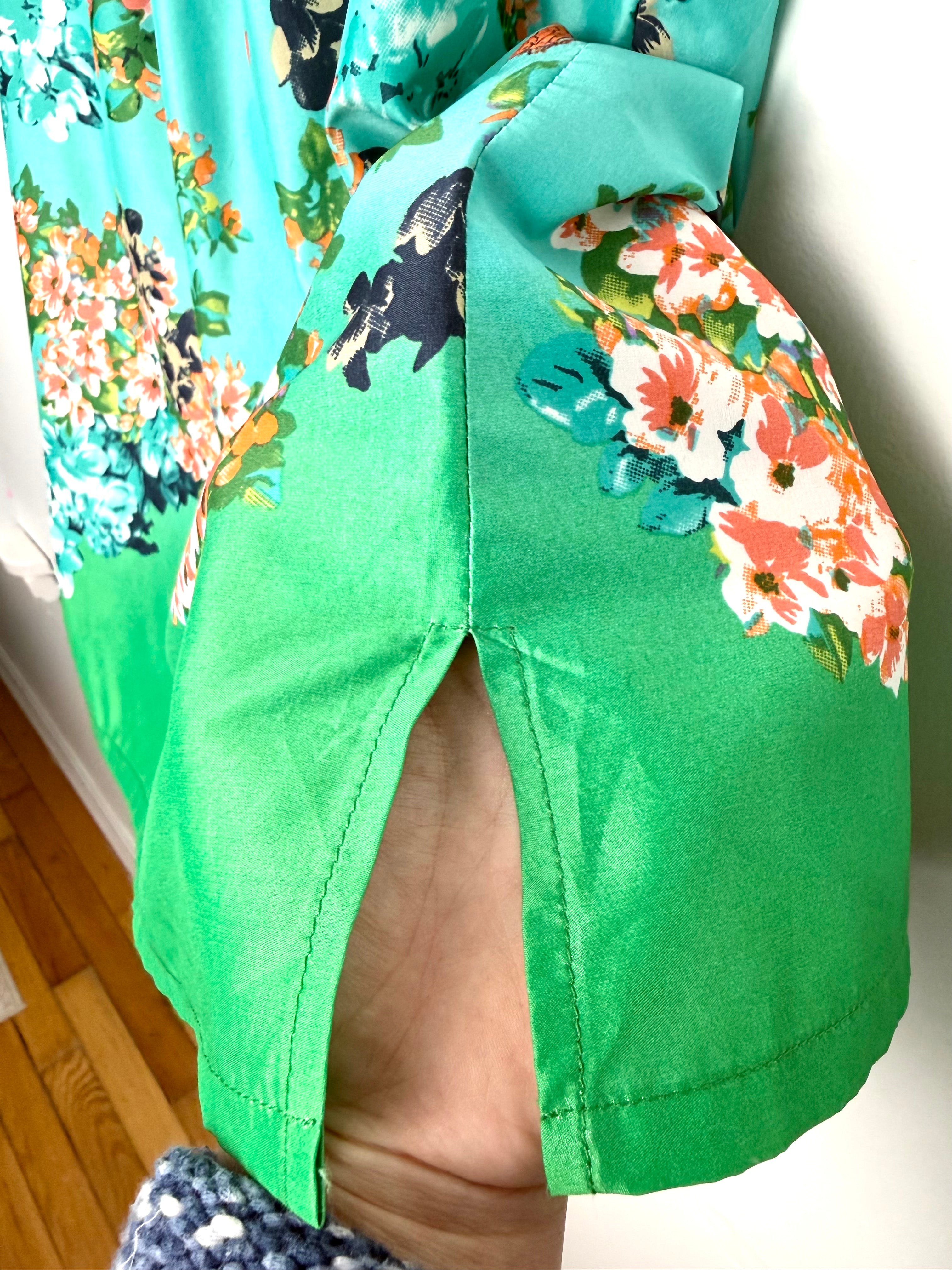 Linea Domani sleeveless floral blouse side slit at hem 