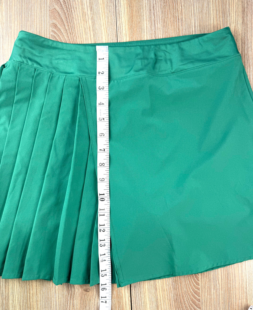 Lole skort measuring 16" waist to hem