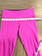 Lululemon cropped pant hot pink size 6 measuring 28" below waistband